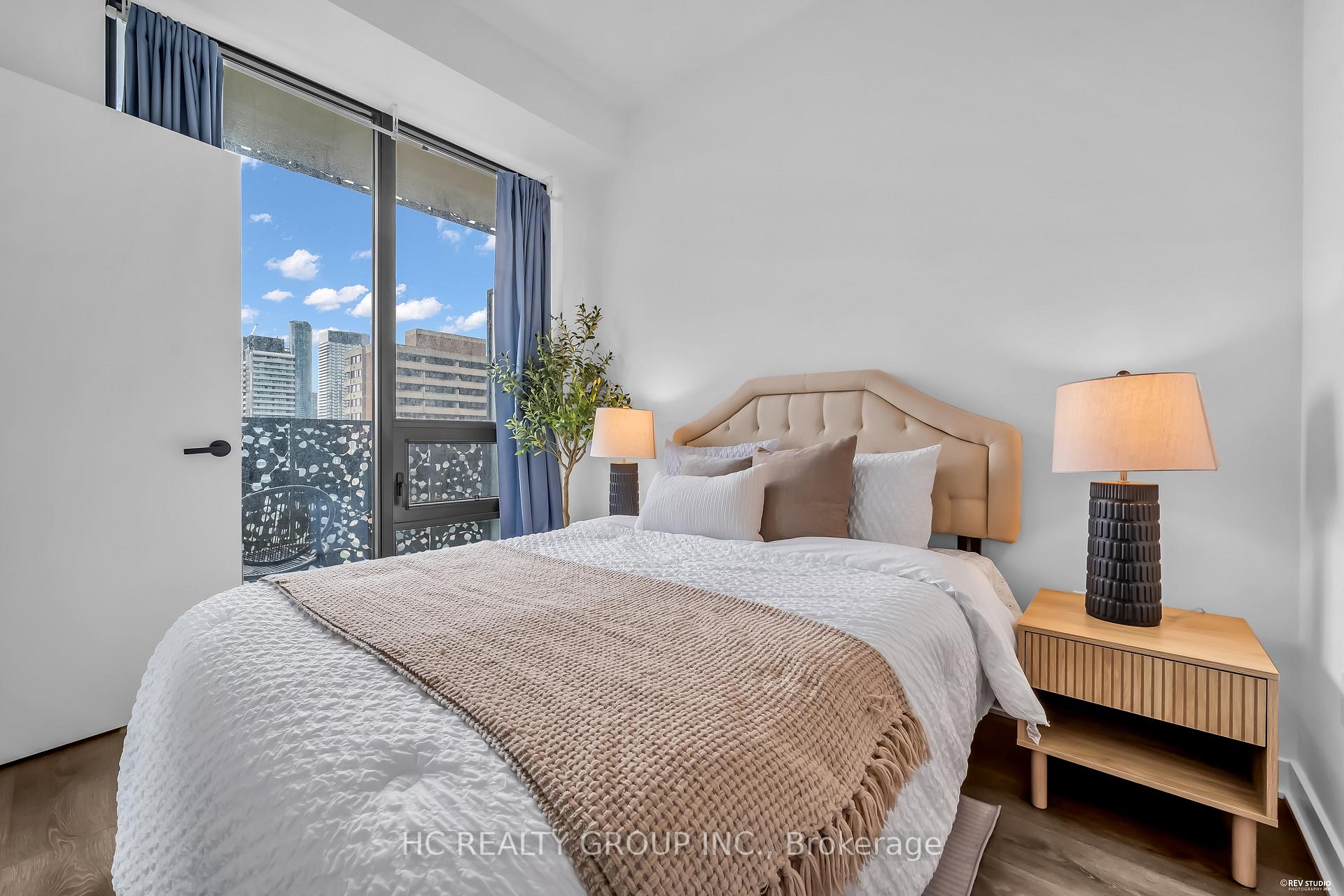 Photo 16 of Unit 1805, 55 Charles Street E, Toronto, Church-Yonge Corridor — HOMEH