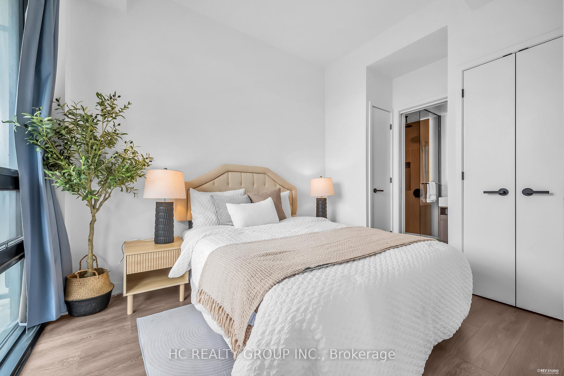 Photo 17 of Unit 1805, 55 Charles Street E, Toronto, Church-Yonge Corridor — HOMEH