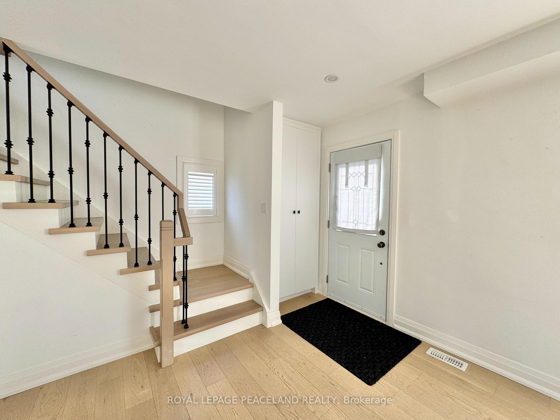 Photo 2 of 29 Rosita Crescent, Scarborough, Clairlea-Birchmount — HOMEH