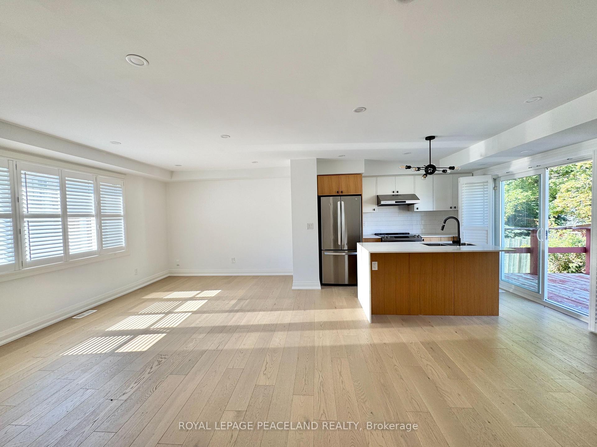 Photo 4 of 29 Rosita Crescent, Scarborough, Clairlea-Birchmount — HOMEH