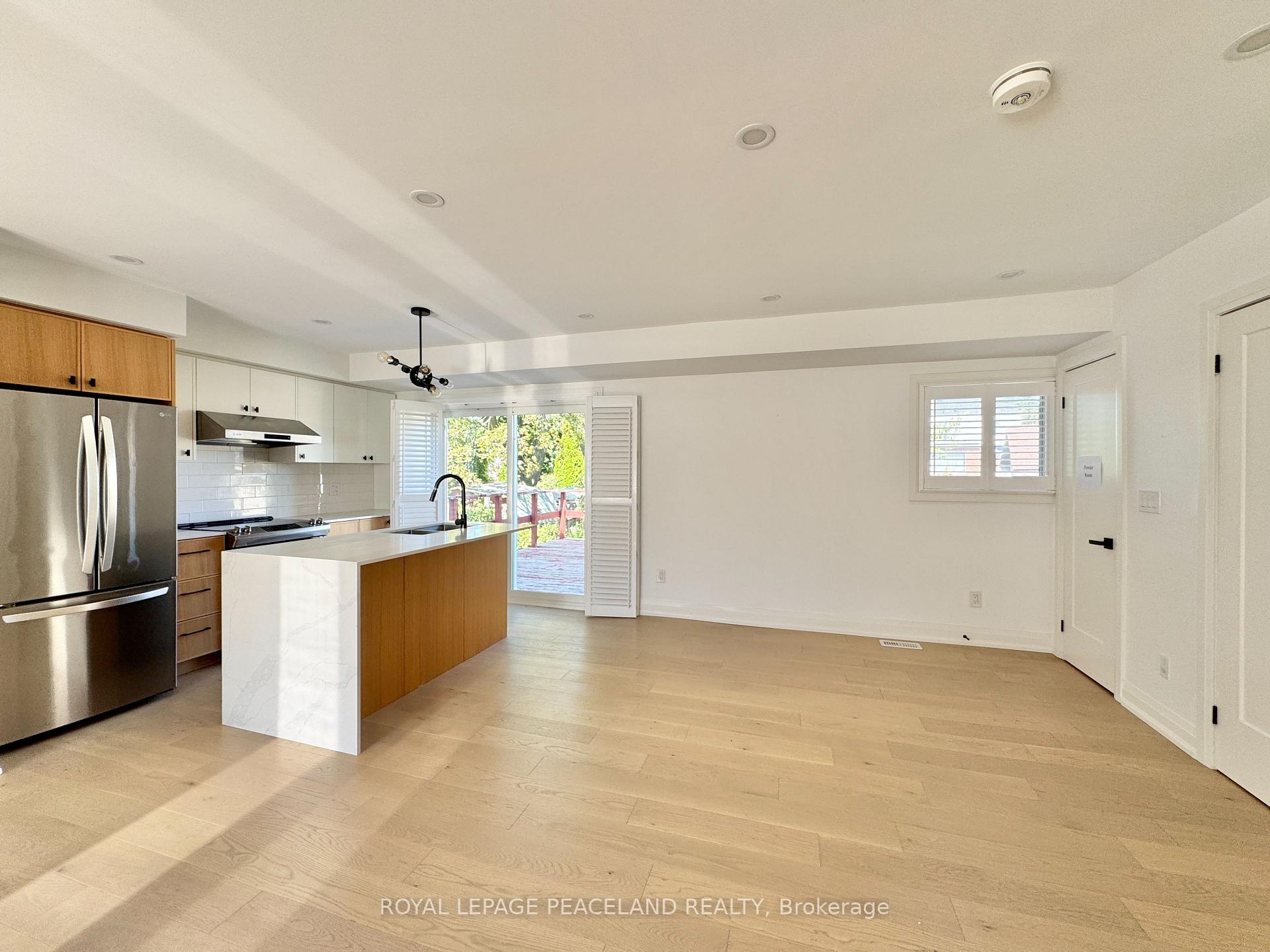 Photo 5 of 29 Rosita Crescent, Scarborough, Clairlea-Birchmount — HOMEH