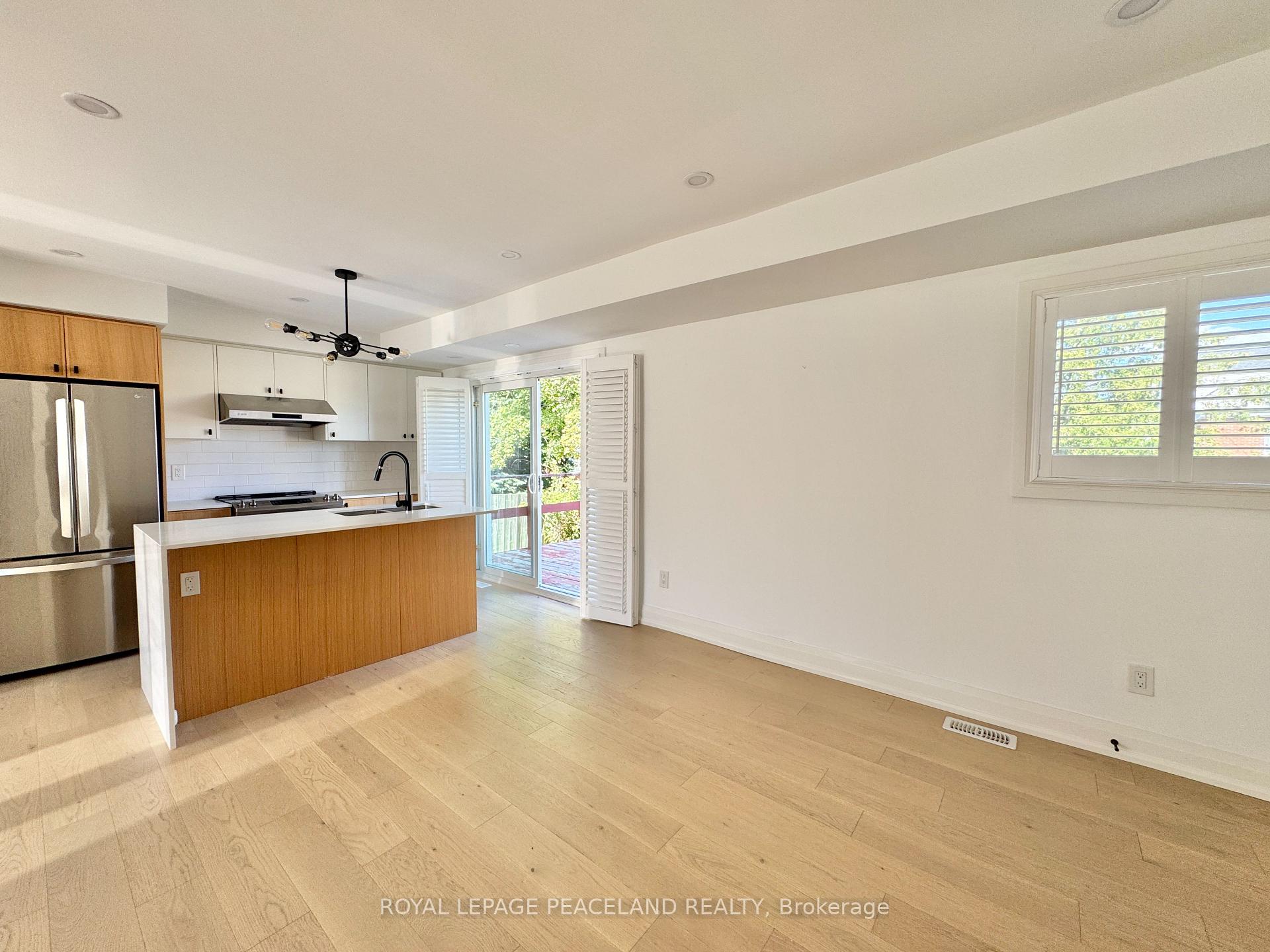 Photo 7 of 29 Rosita Crescent, Scarborough, Clairlea-Birchmount — HOMEH