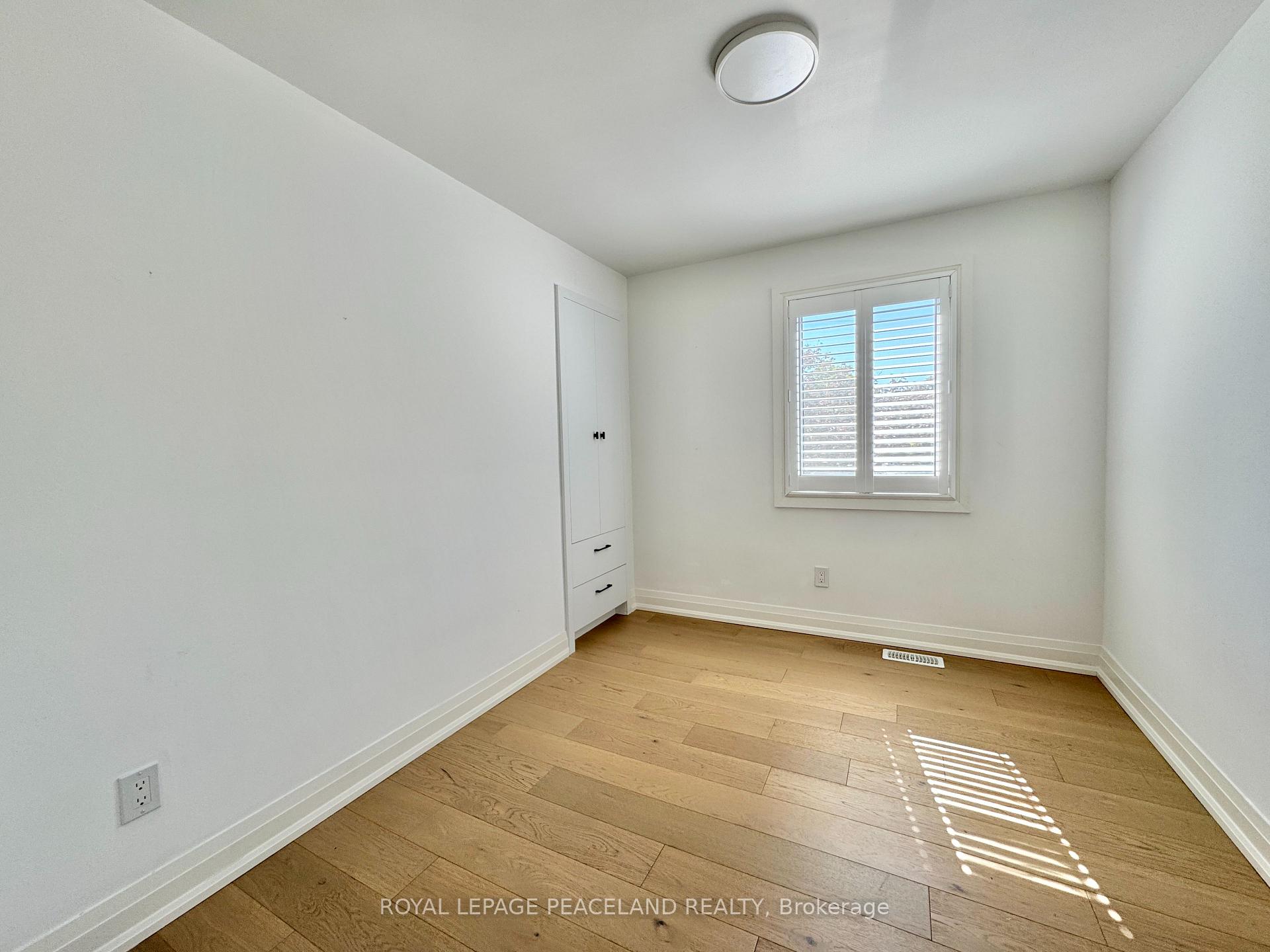 Photo 11 of 29 Rosita Crescent, Scarborough, Clairlea-Birchmount — HOMEH