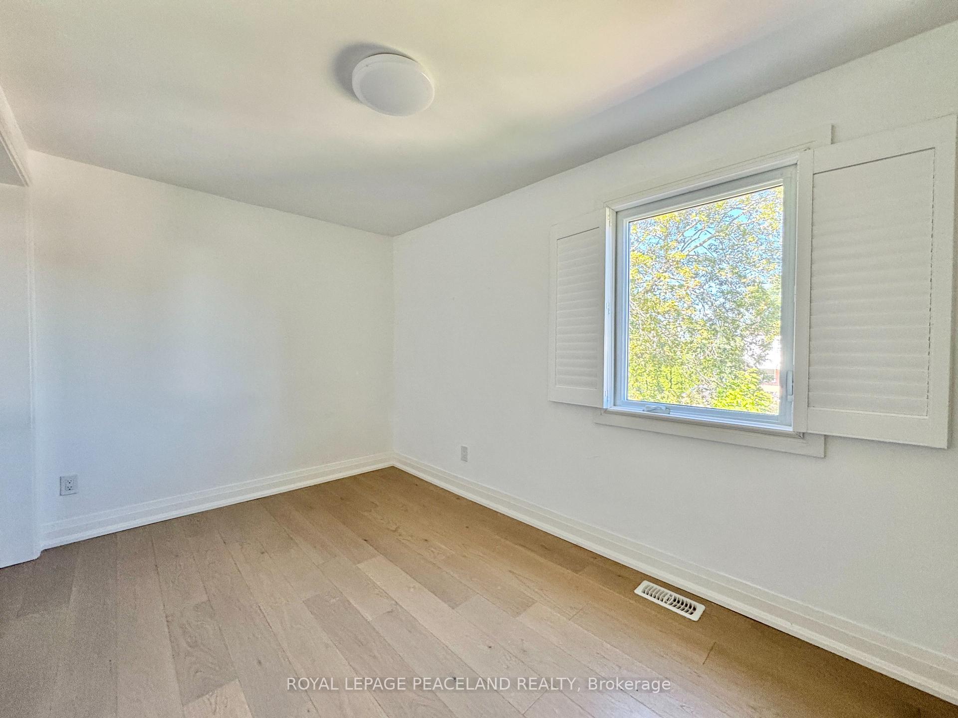 Photo 13 of 29 Rosita Crescent, Scarborough, Clairlea-Birchmount — HOMEH