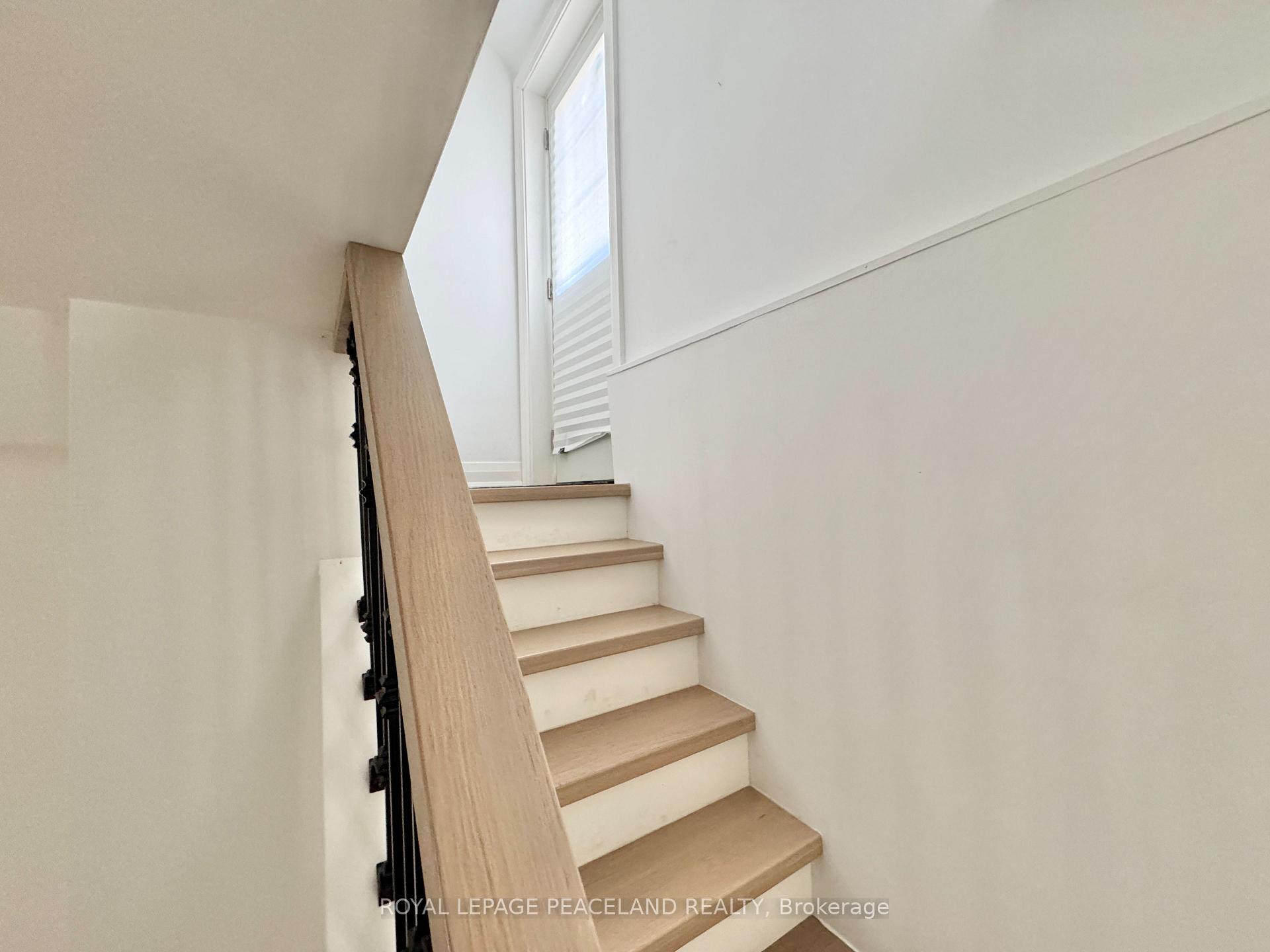 Photo 14 of 29 Rosita Crescent, Scarborough, Clairlea-Birchmount — HOMEH