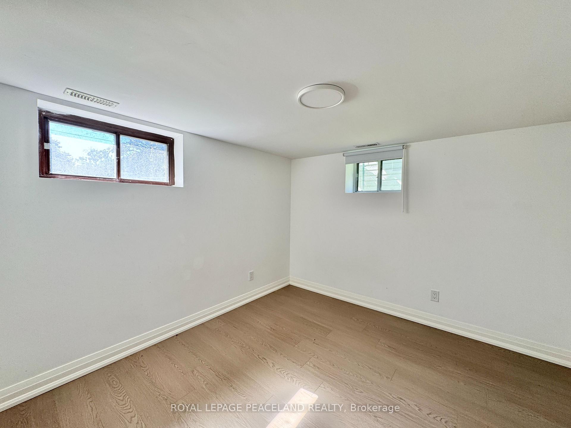 Photo 17 of 29 Rosita Crescent, Scarborough, Clairlea-Birchmount — HOMEH