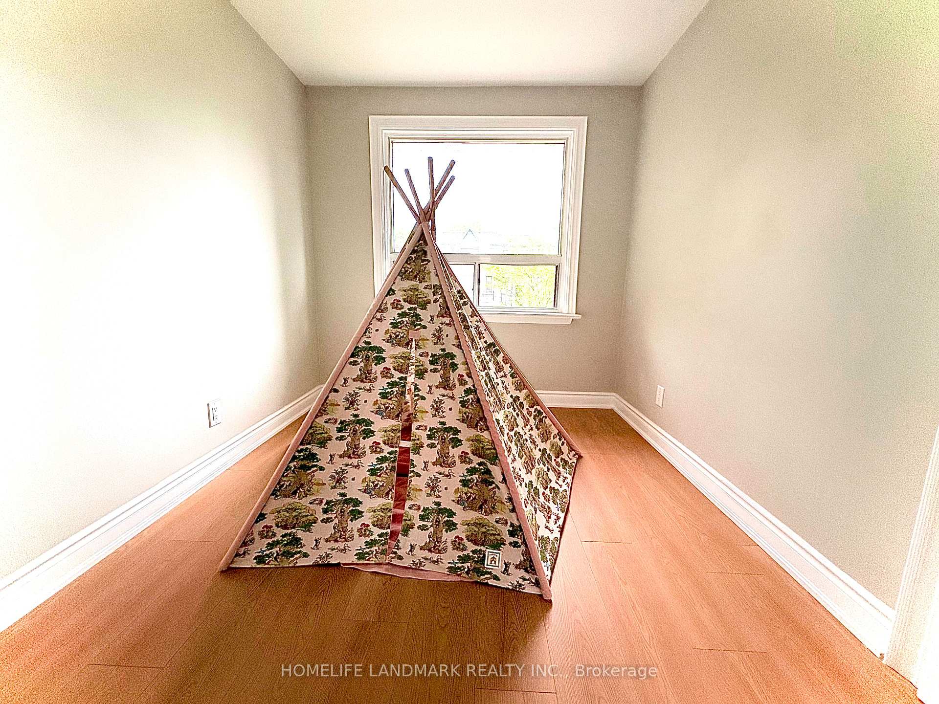 Photo 11 of 46 Bowerbank Drive, North York, Newtonbrook East — HOMEH