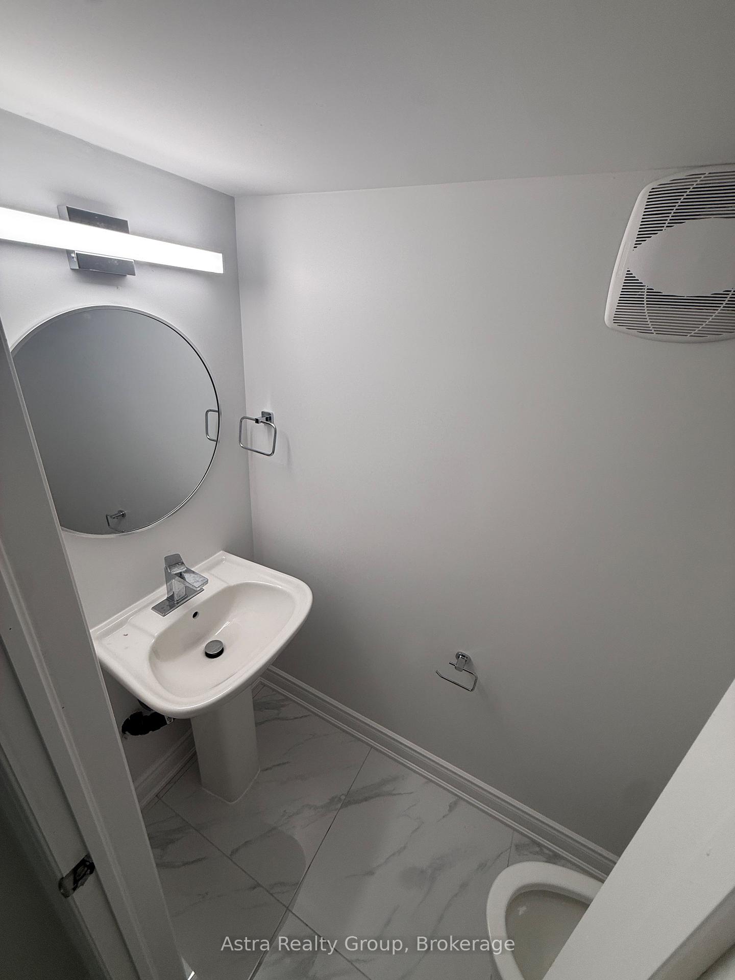 Photo 9 of 105 Coldwell Bay Circle, Vaughan, Kleinburg — HOMEH
