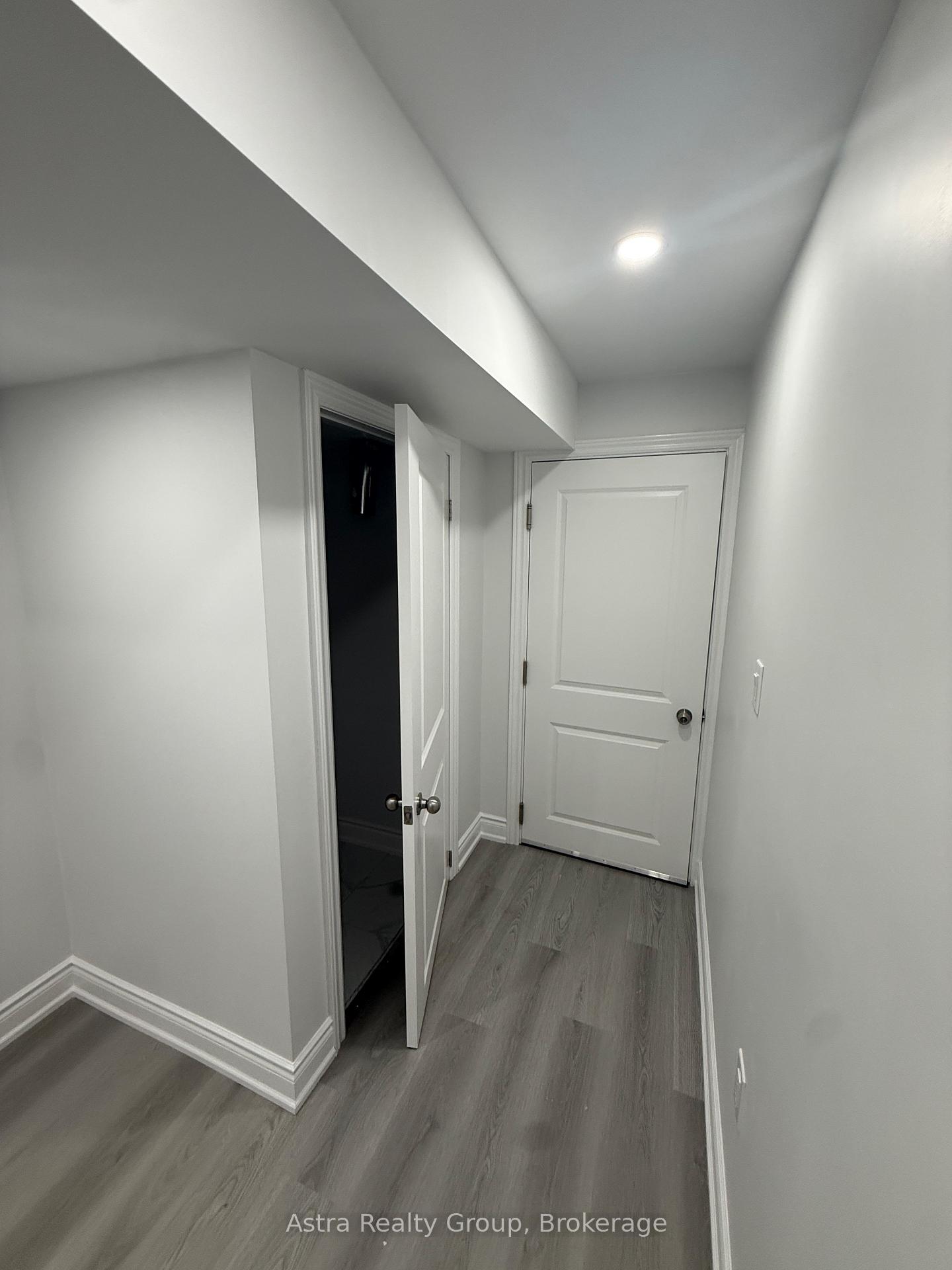 Photo 11 of 105 Coldwell Bay Circle, Vaughan, Kleinburg — HOMEH