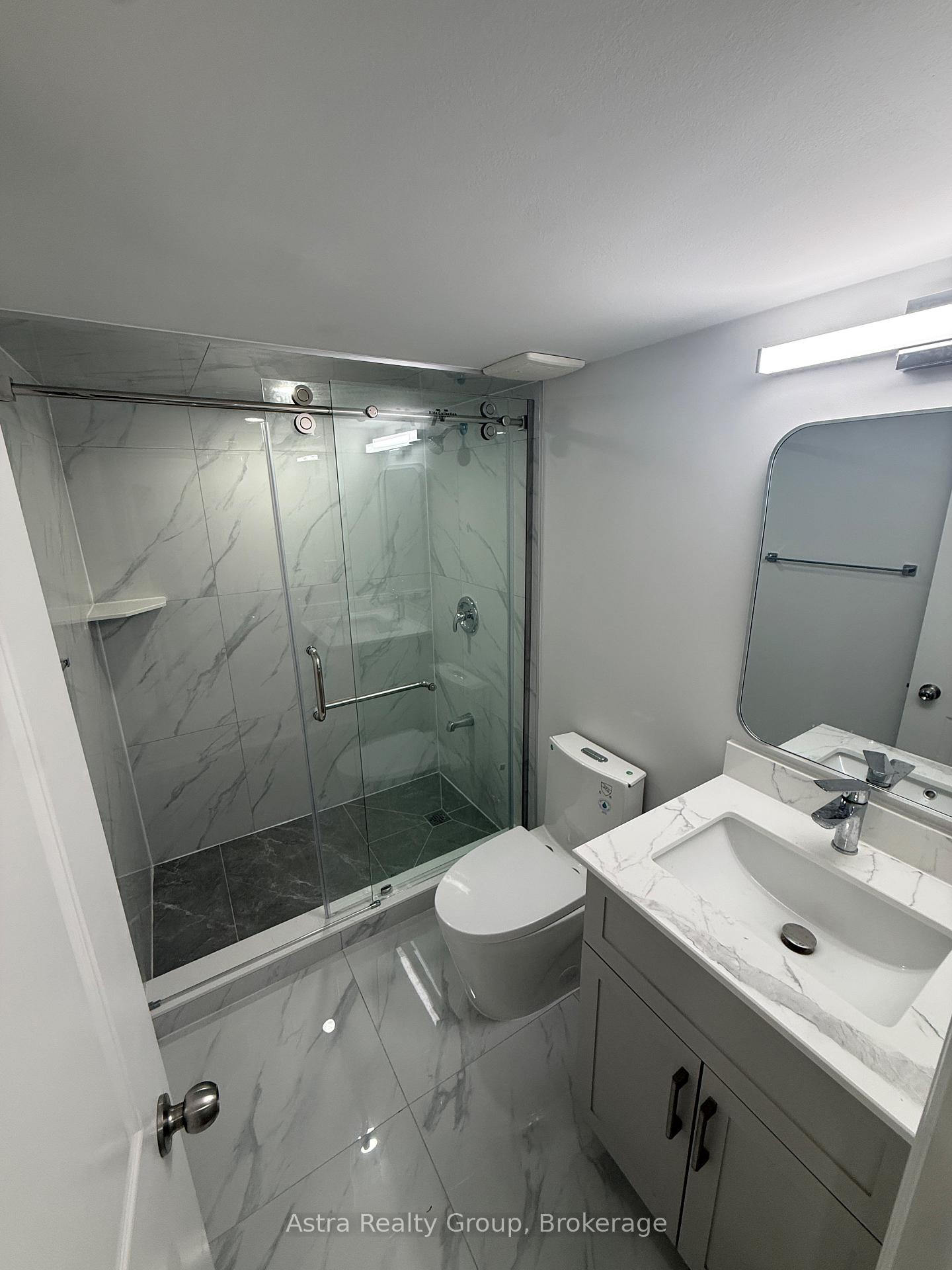 Photo 13 of 105 Coldwell Bay Circle, Vaughan, Kleinburg — HOMEH