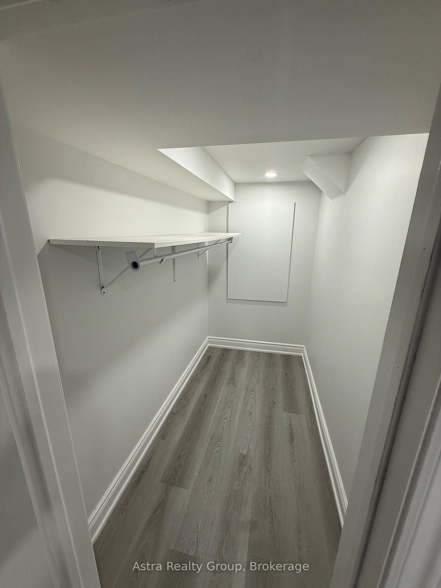 Photo 17 of 105 Coldwell Bay Circle, Vaughan, Kleinburg — HOMEH