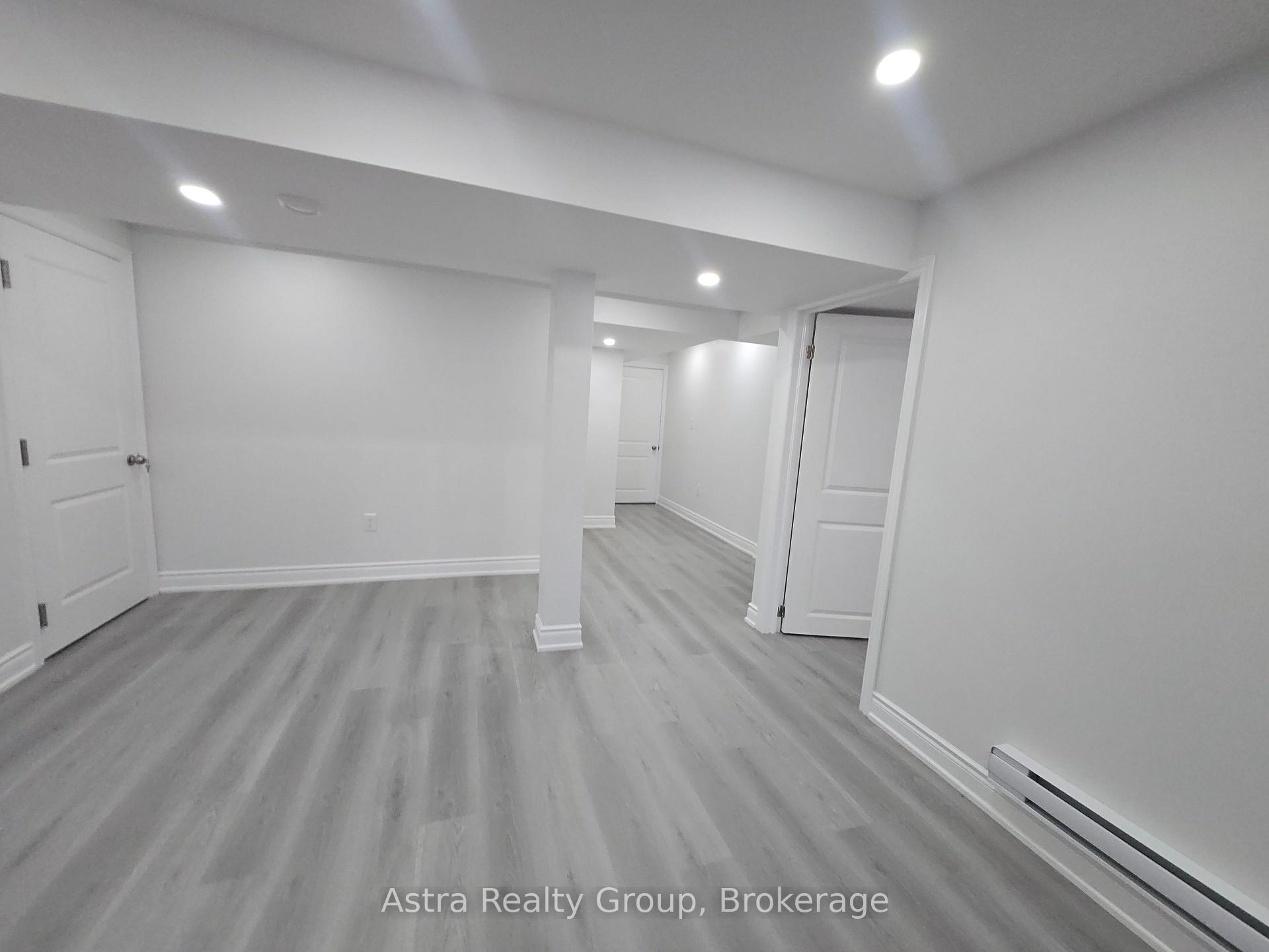 Photo 10 of 105 Coldwell Bay Circle, Vaughan, Kleinburg — HOMEH