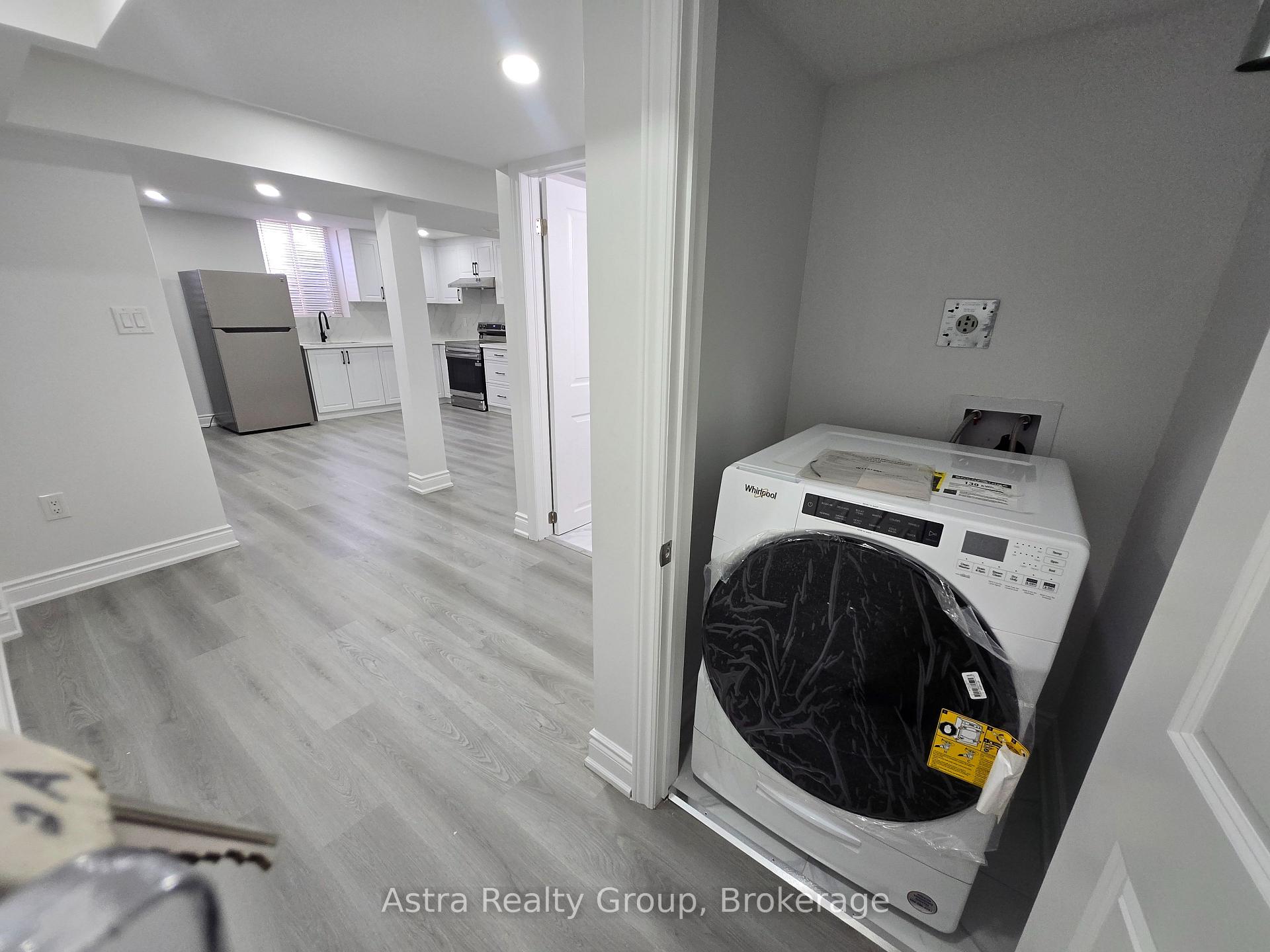 Photo 12 of 105 Coldwell Bay Circle, Vaughan, Kleinburg — HOMEH