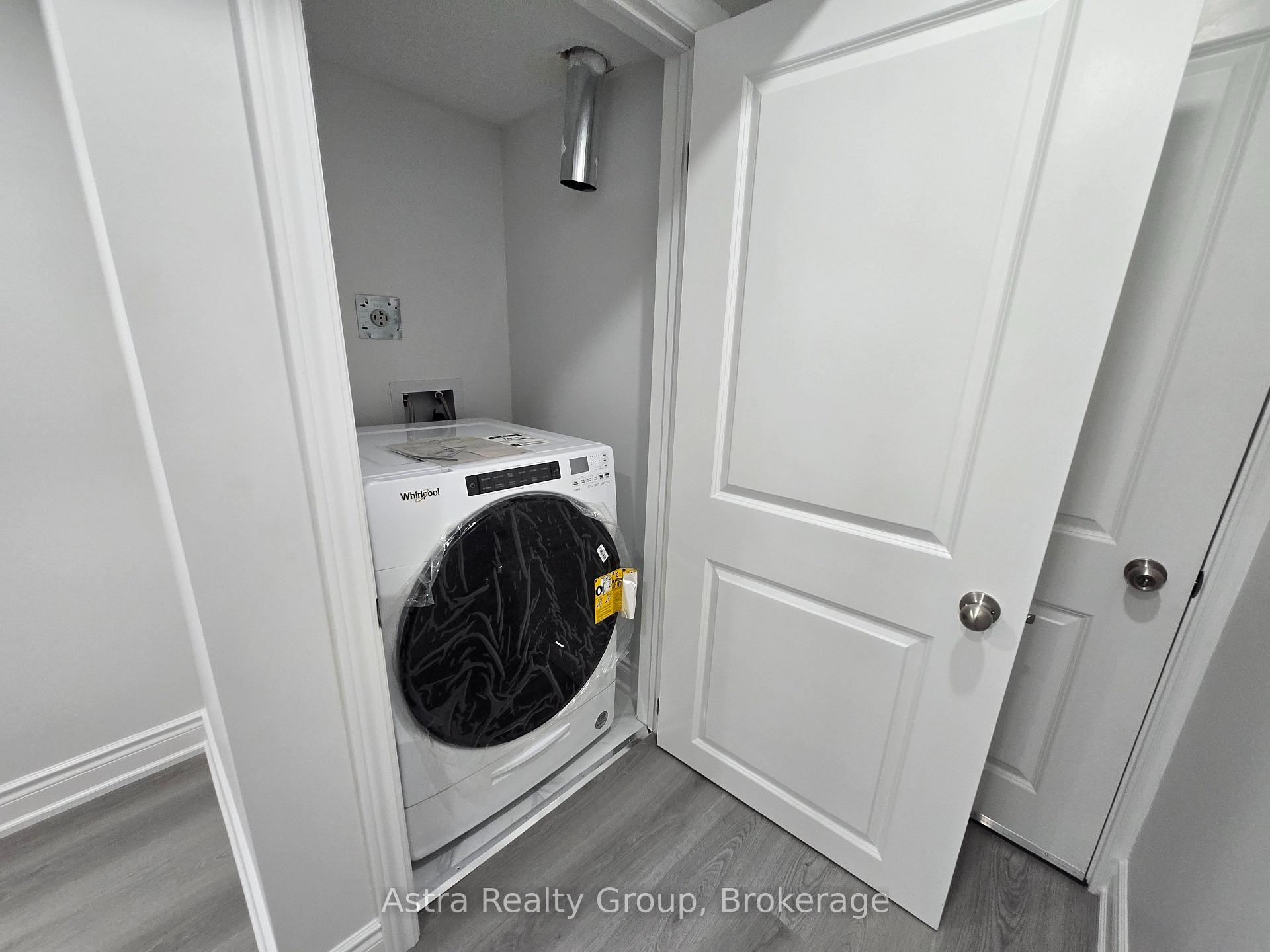 Photo 14 of 105 Coldwell Bay Circle, Vaughan, Kleinburg — HOMEH
