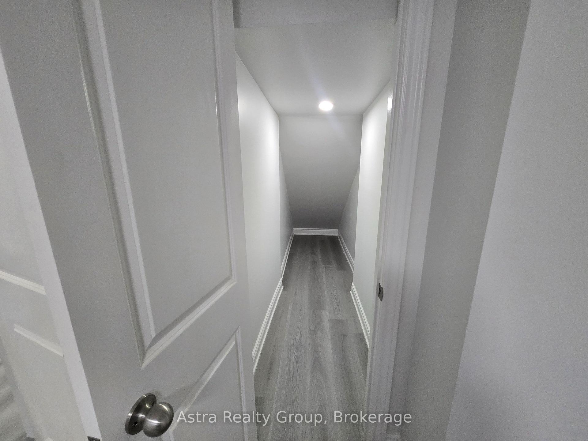 Photo 16 of 105 Coldwell Bay Circle, Vaughan, Kleinburg — HOMEH