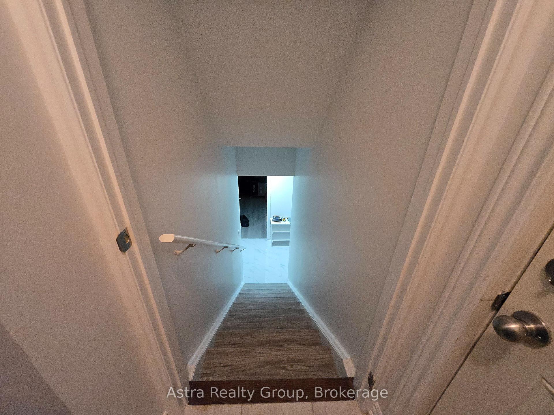 Photo 38 of 105 Coldwell Bay Circle, Vaughan, Kleinburg — HOMEH