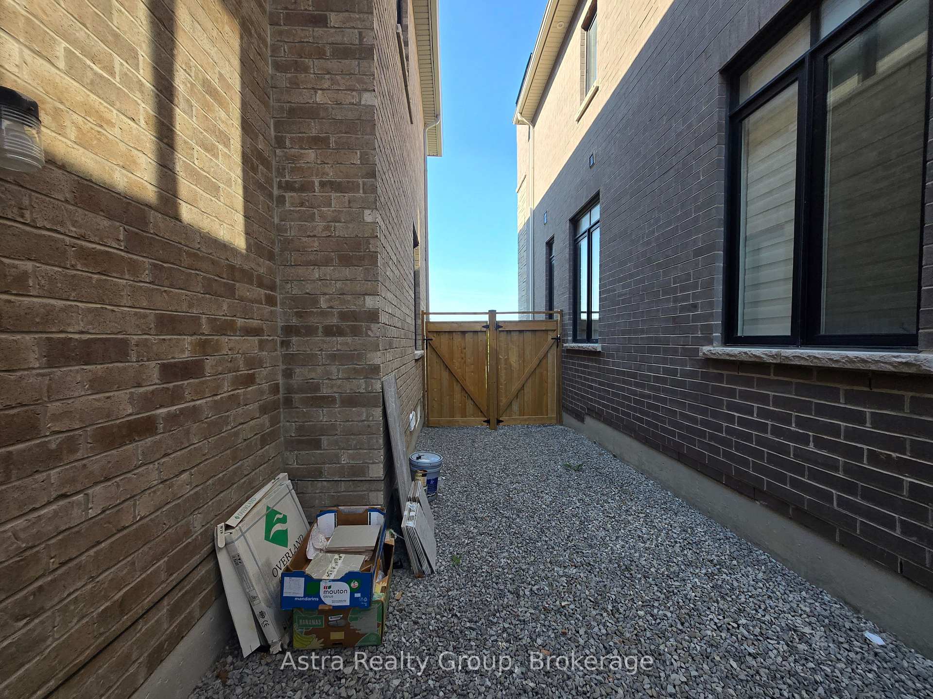 Photo 39 of 105 Coldwell Bay Circle, Vaughan, Kleinburg — HOMEH