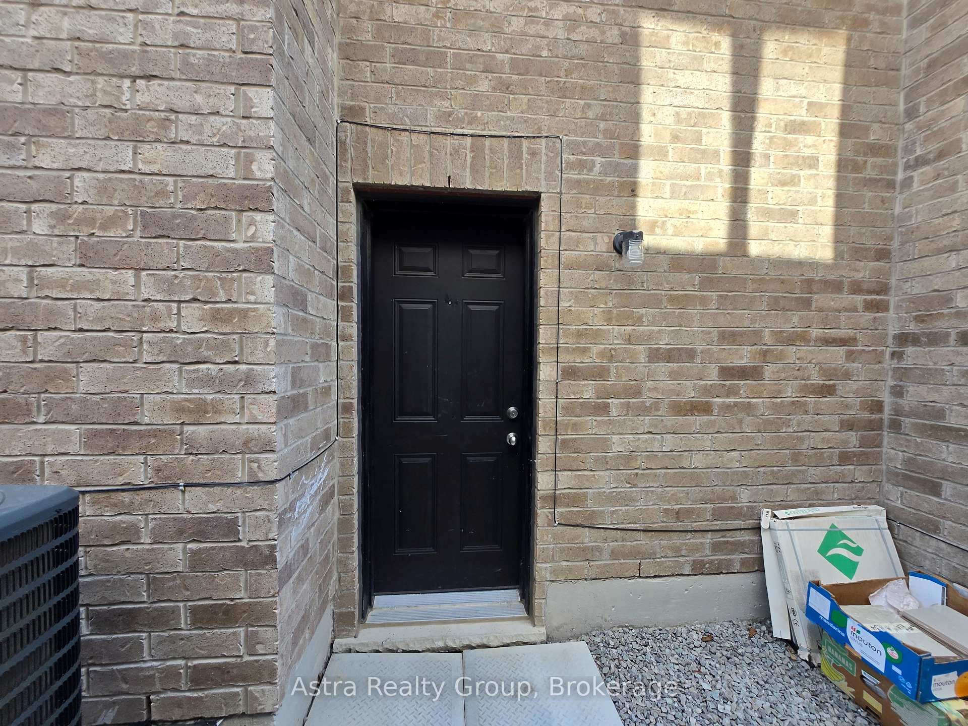 Photo 40 of 105 Coldwell Bay Circle, Vaughan, Kleinburg — HOMEH