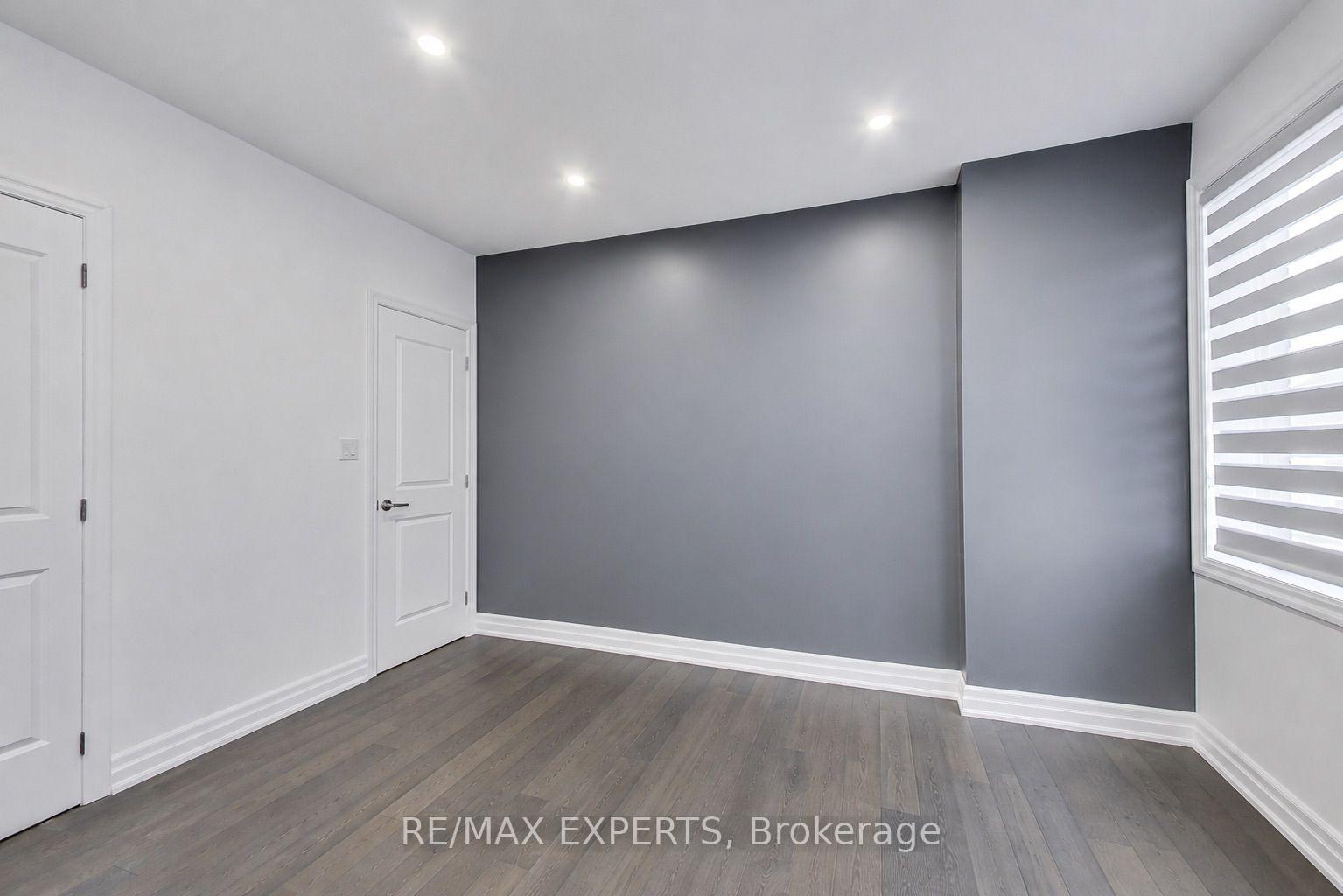 Photo 4 of 2285 Major Mackenzie Drive W, Vaughan, Maple — HOMEH