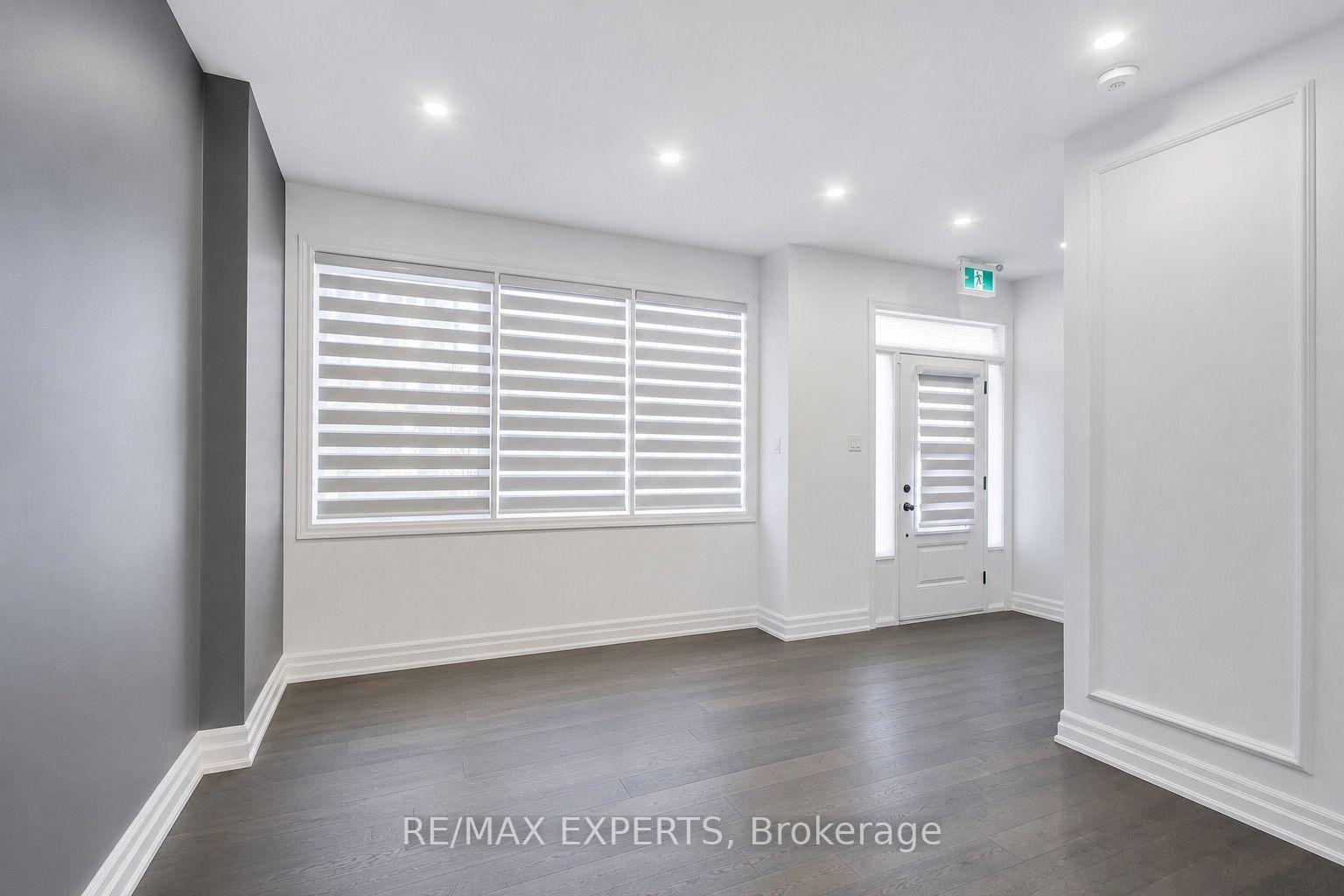 Photo 5 of 2285 Major Mackenzie Drive W, Vaughan, Maple — HOMEH