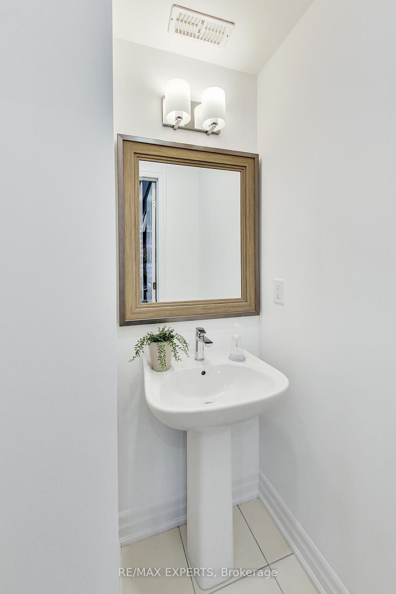 Photo 6 of 2285 Major Mackenzie Drive W, Vaughan, Maple — HOMEH