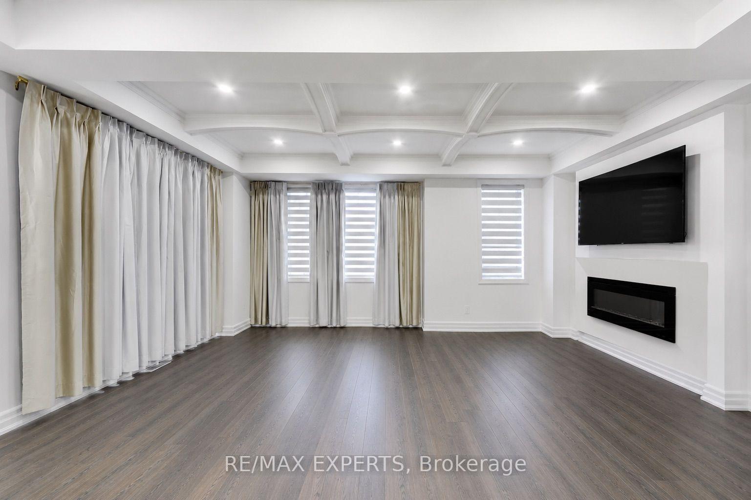 Photo 8 of 2285 Major Mackenzie Drive W, Vaughan, Maple — HOMEH