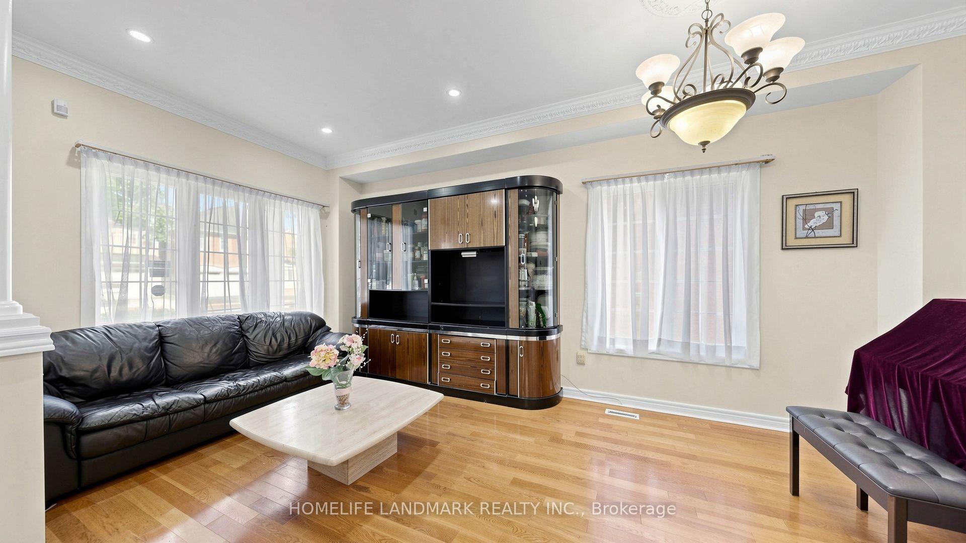 Photo 4 of 220 Williamson Road, Markham, Greensborough — HOMEH