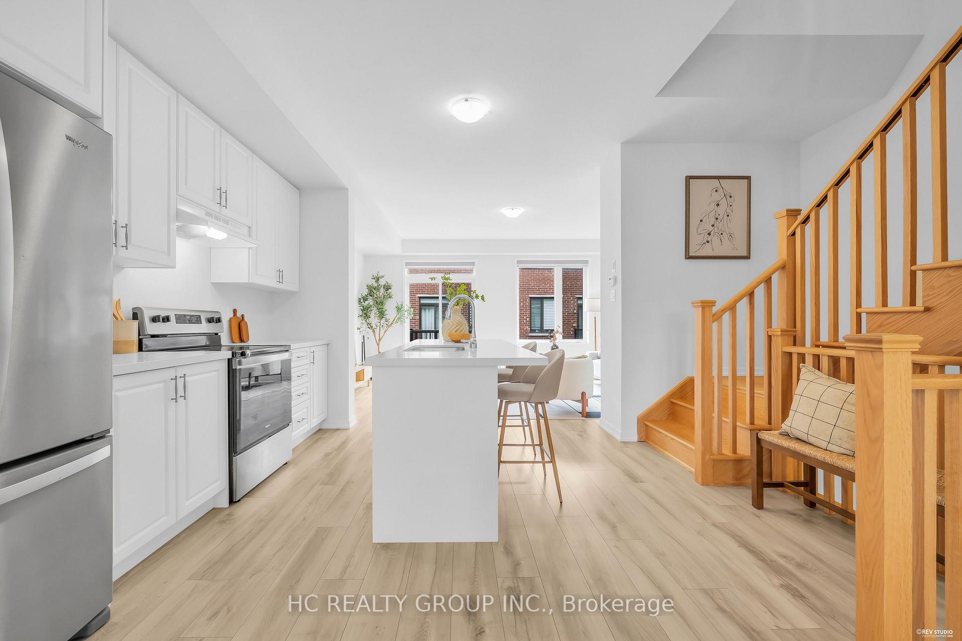 Photo 4 of 5 Aberfoyle Street, Vaughan, Patterson — HOMEH