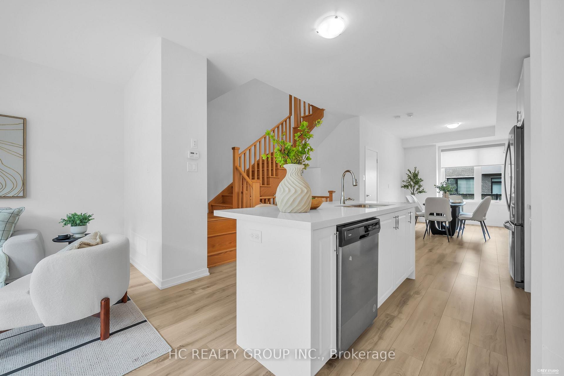 Photo 5 of 5 Aberfoyle Street, Vaughan, Patterson — HOMEH