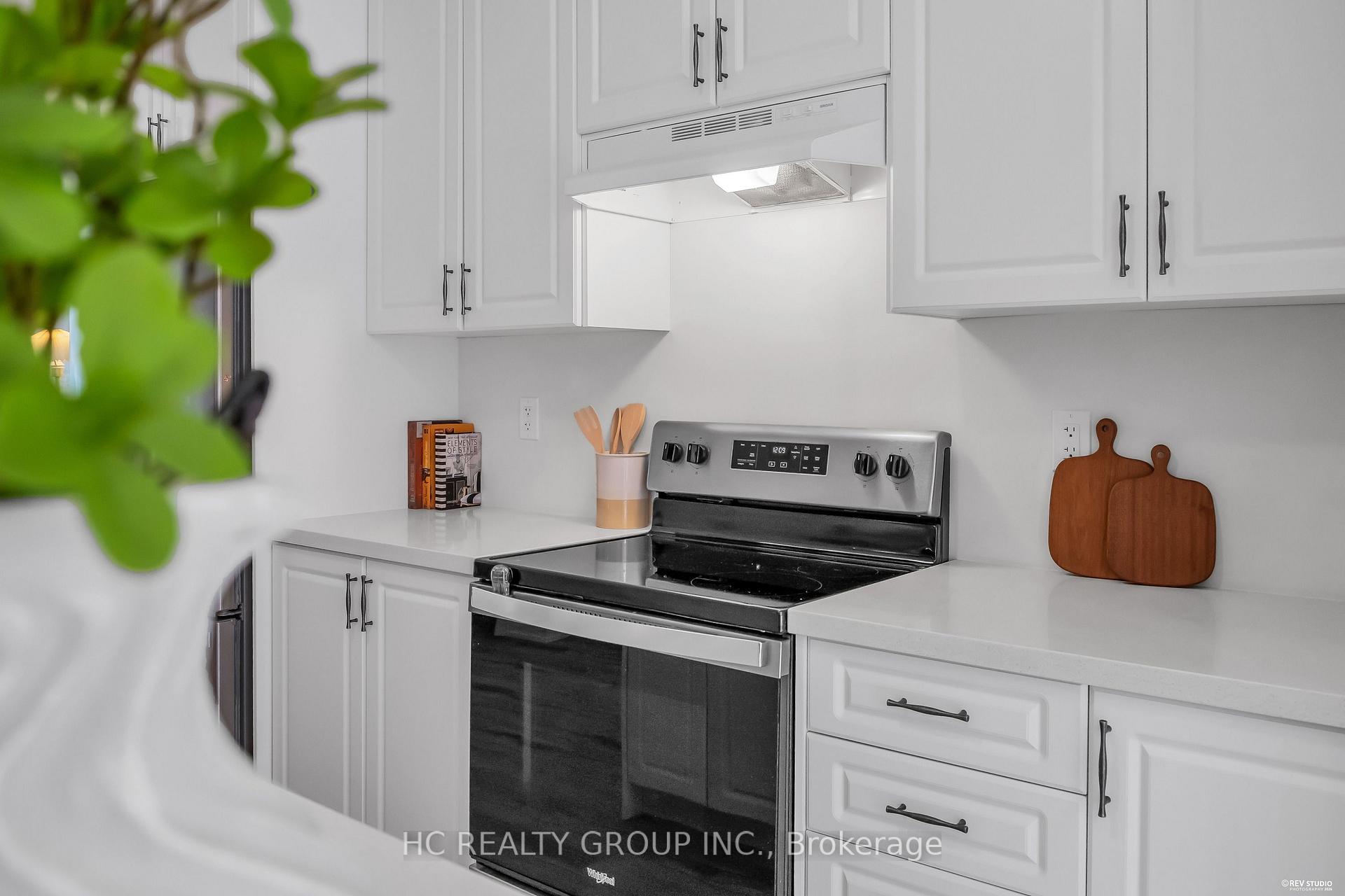 Photo 9 of 5 Aberfoyle Street, Vaughan, Patterson — HOMEH