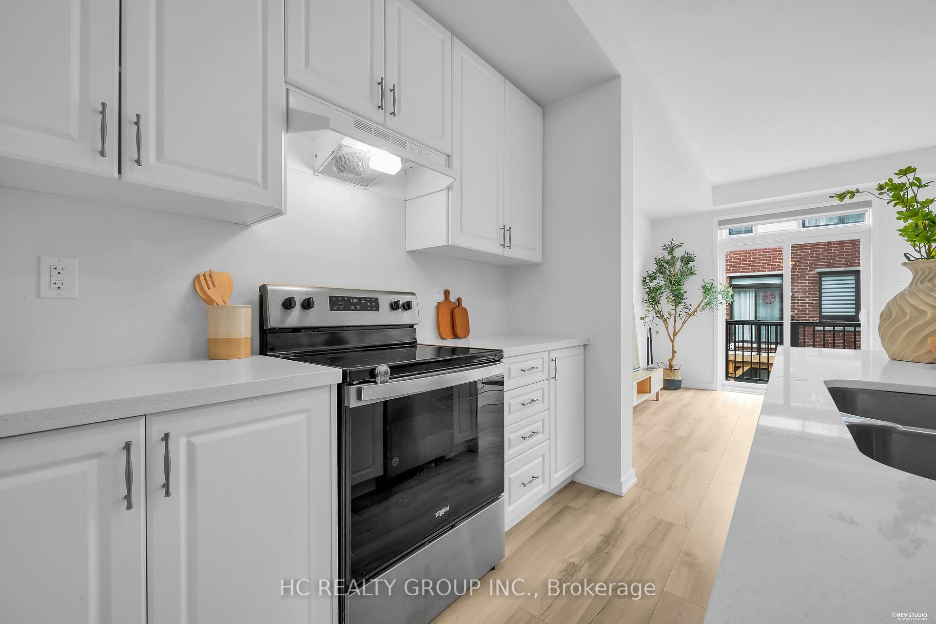 Photo 10 of 5 Aberfoyle Street, Vaughan, Patterson — HOMEH