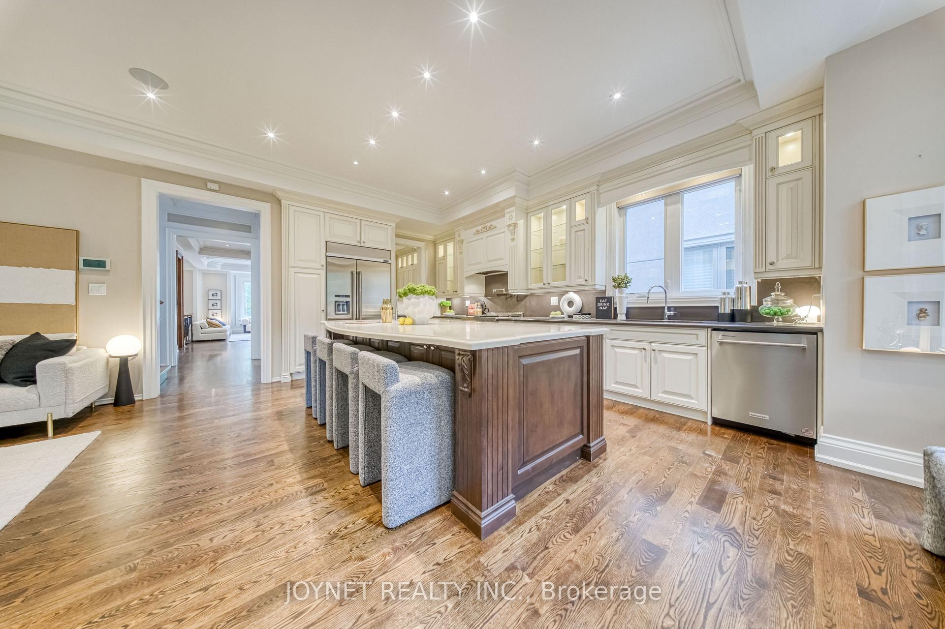 Photo 13 of 126 Parkview Avenue, North York, Willowdale East — HOMEH
