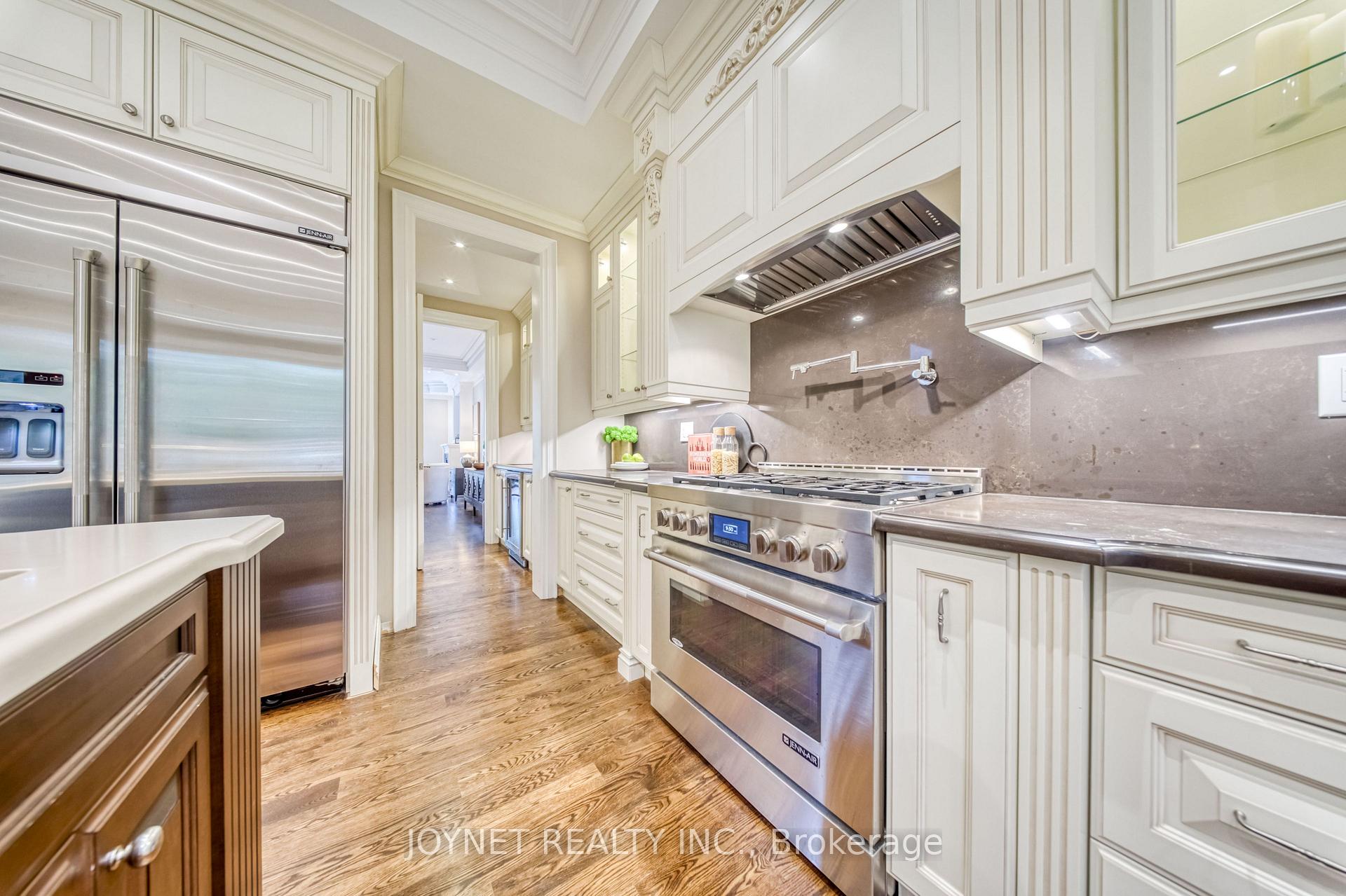 Photo 14 of 126 Parkview Avenue, North York, Willowdale East — HOMEH