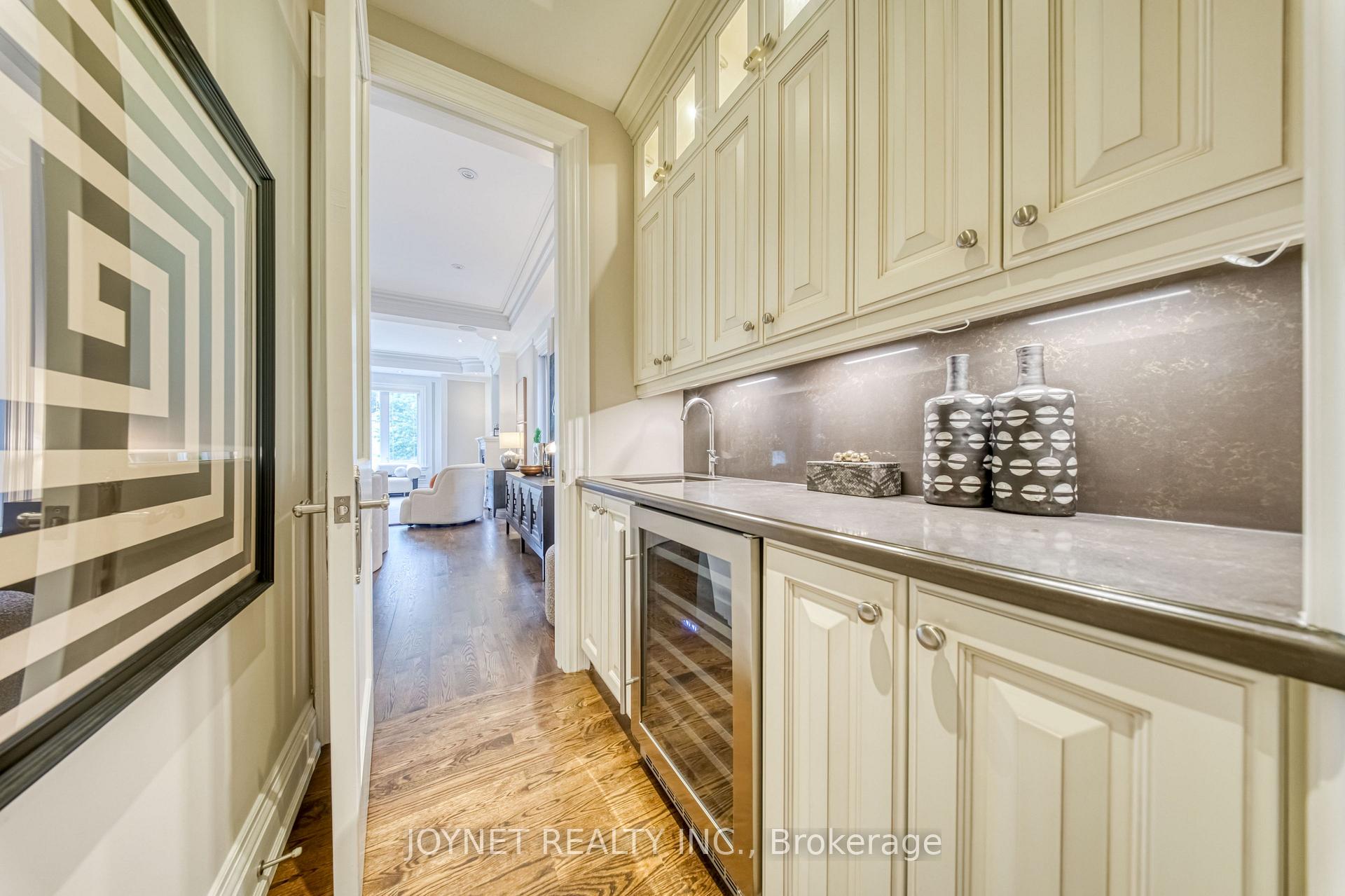 Photo 16 of 126 Parkview Avenue, North York, Willowdale East — HOMEH