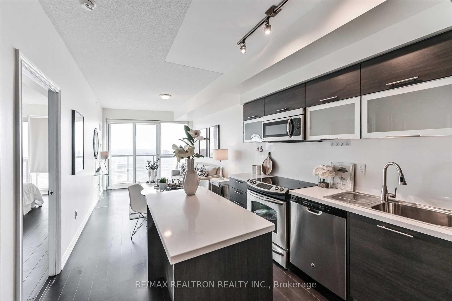Photo 2 of Unit 4103, 386 Yonge Street, Toronto, Bay Street Corridor — HOMEH