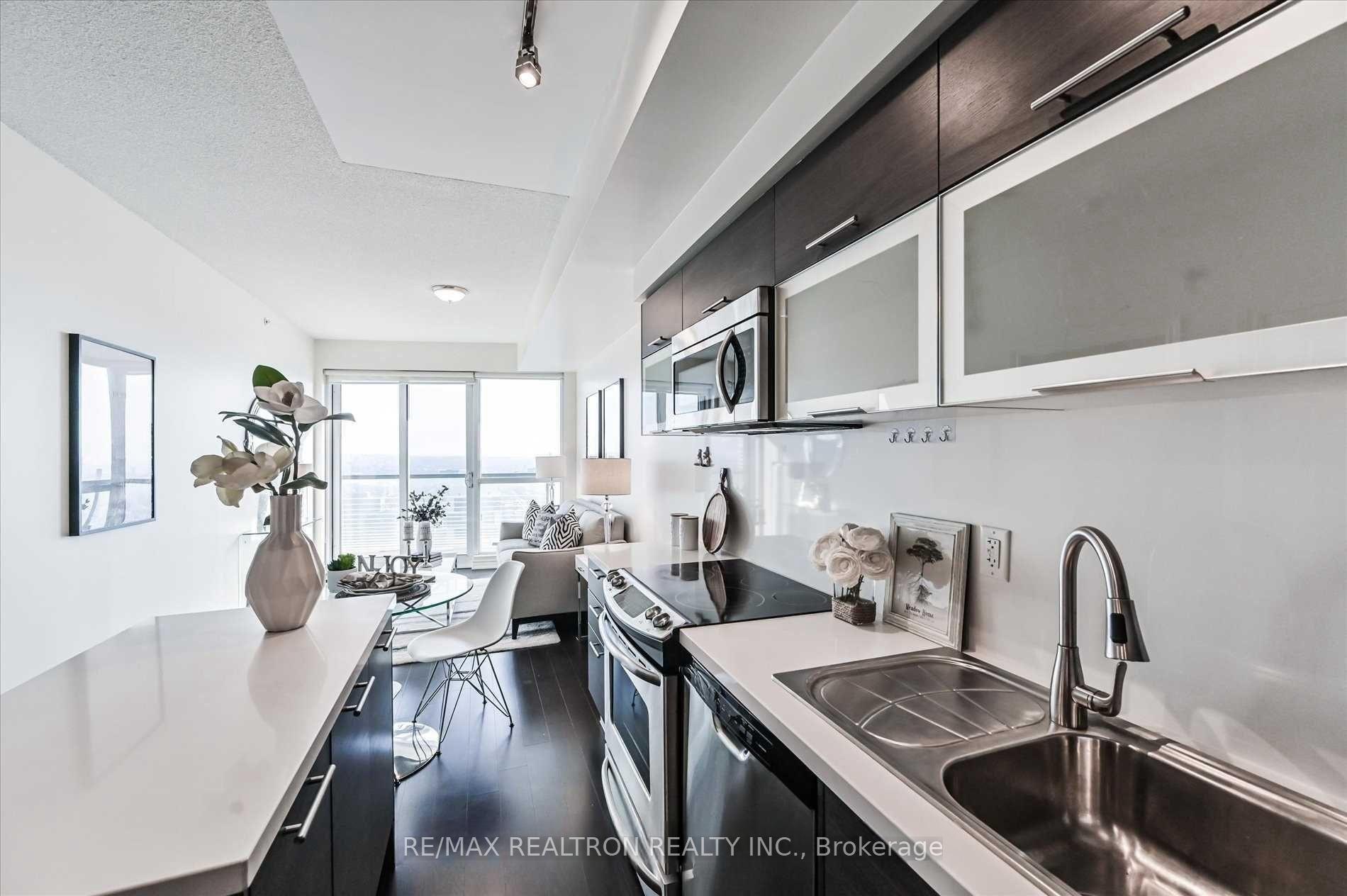 Photo 3 of Unit 4103, 386 Yonge Street, Toronto, Bay Street Corridor — HOMEH