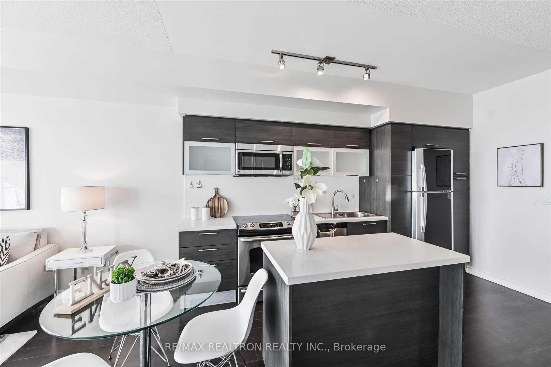 Photo 4 of Unit 4103, 386 Yonge Street, Toronto, Bay Street Corridor — HOMEH