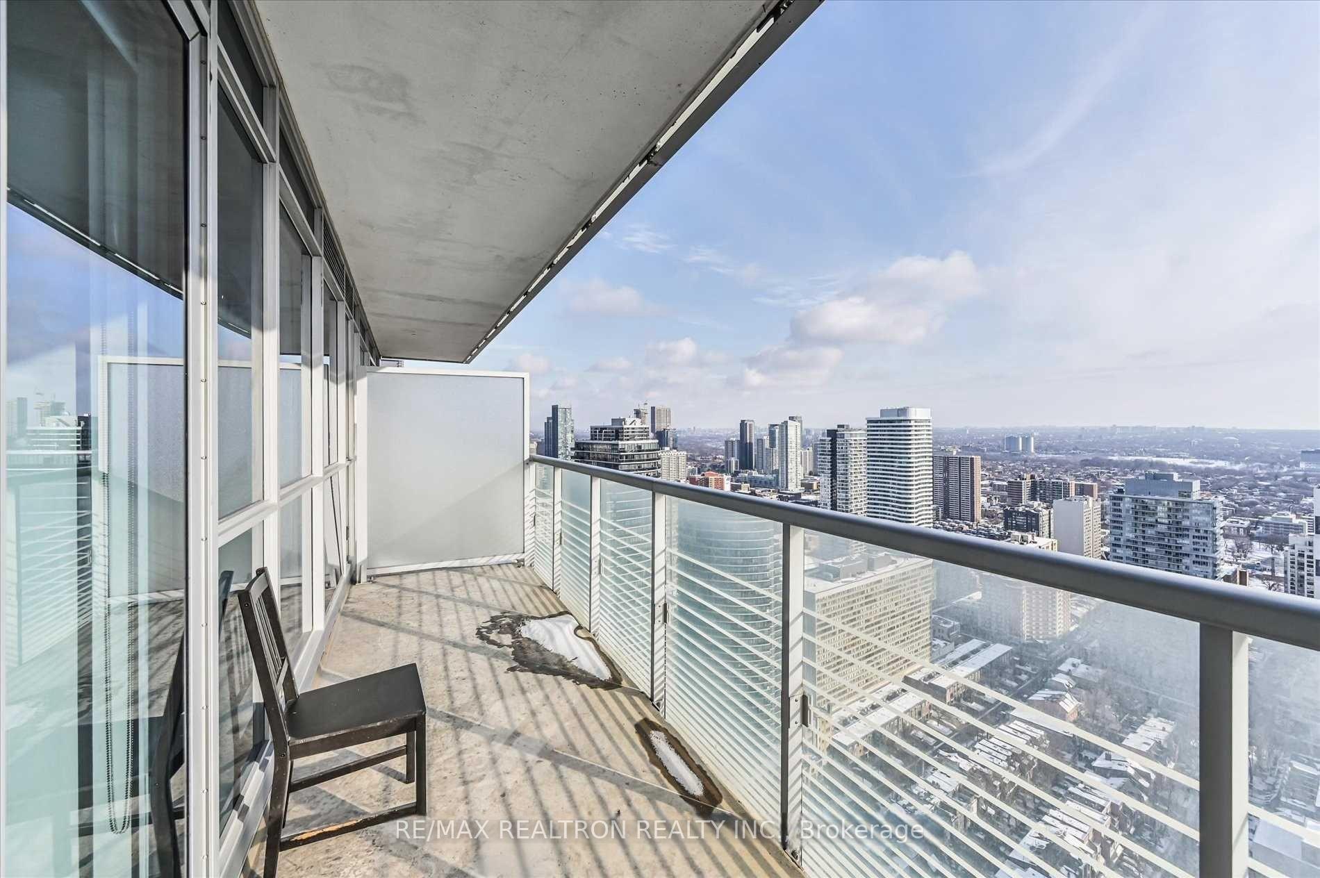 Photo 14 of Unit 4103, 386 Yonge Street, Toronto, Bay Street Corridor — HOMEH