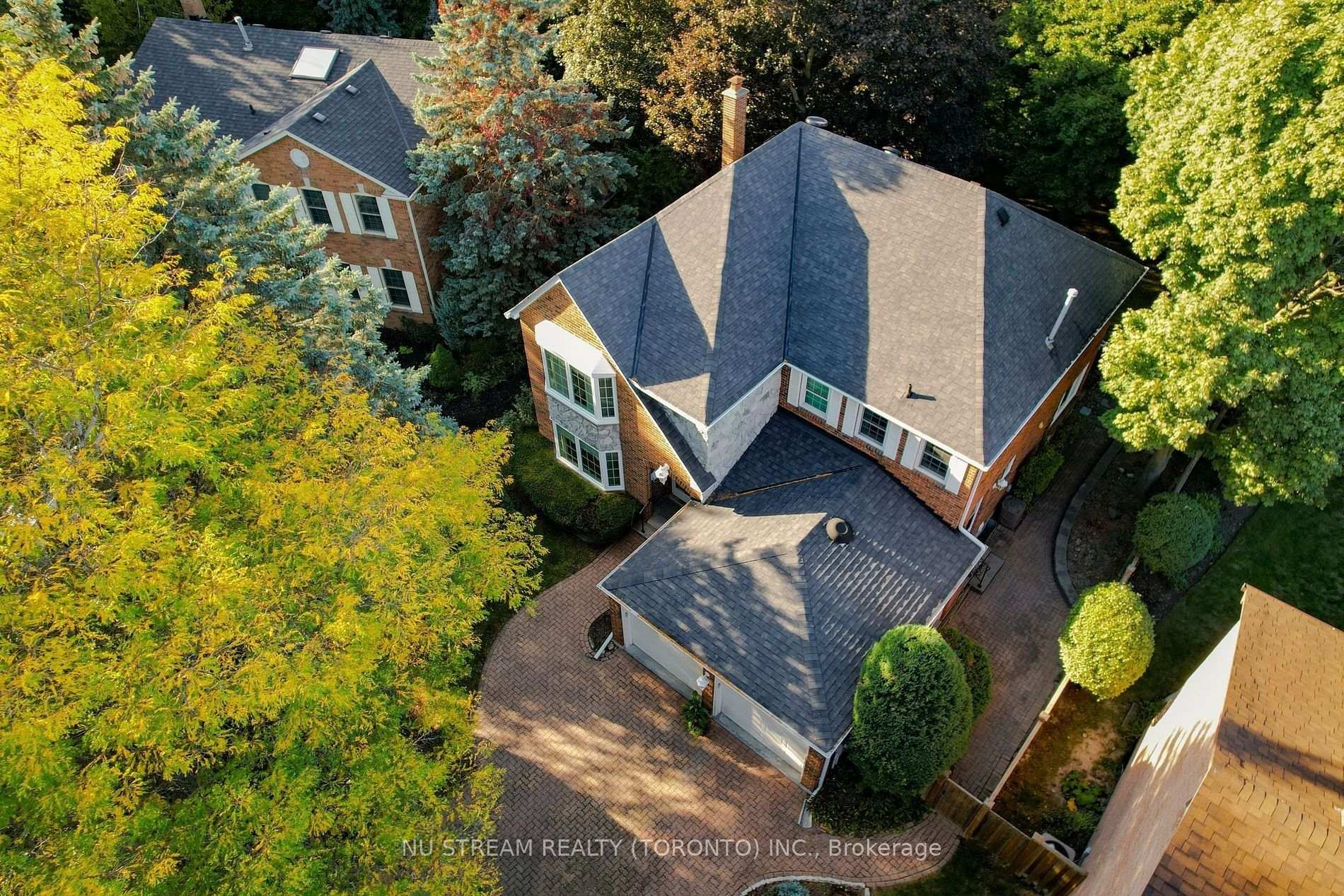 Photo 2 of 8 Roverdale Court, Markham, Unionville — HOMEH