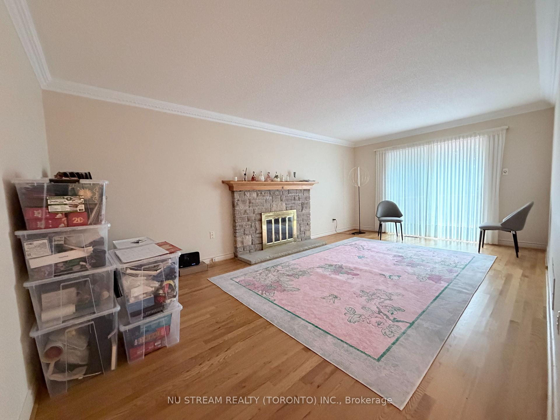 Photo 5 of 8 Roverdale Court, Markham, Unionville — HOMEH
