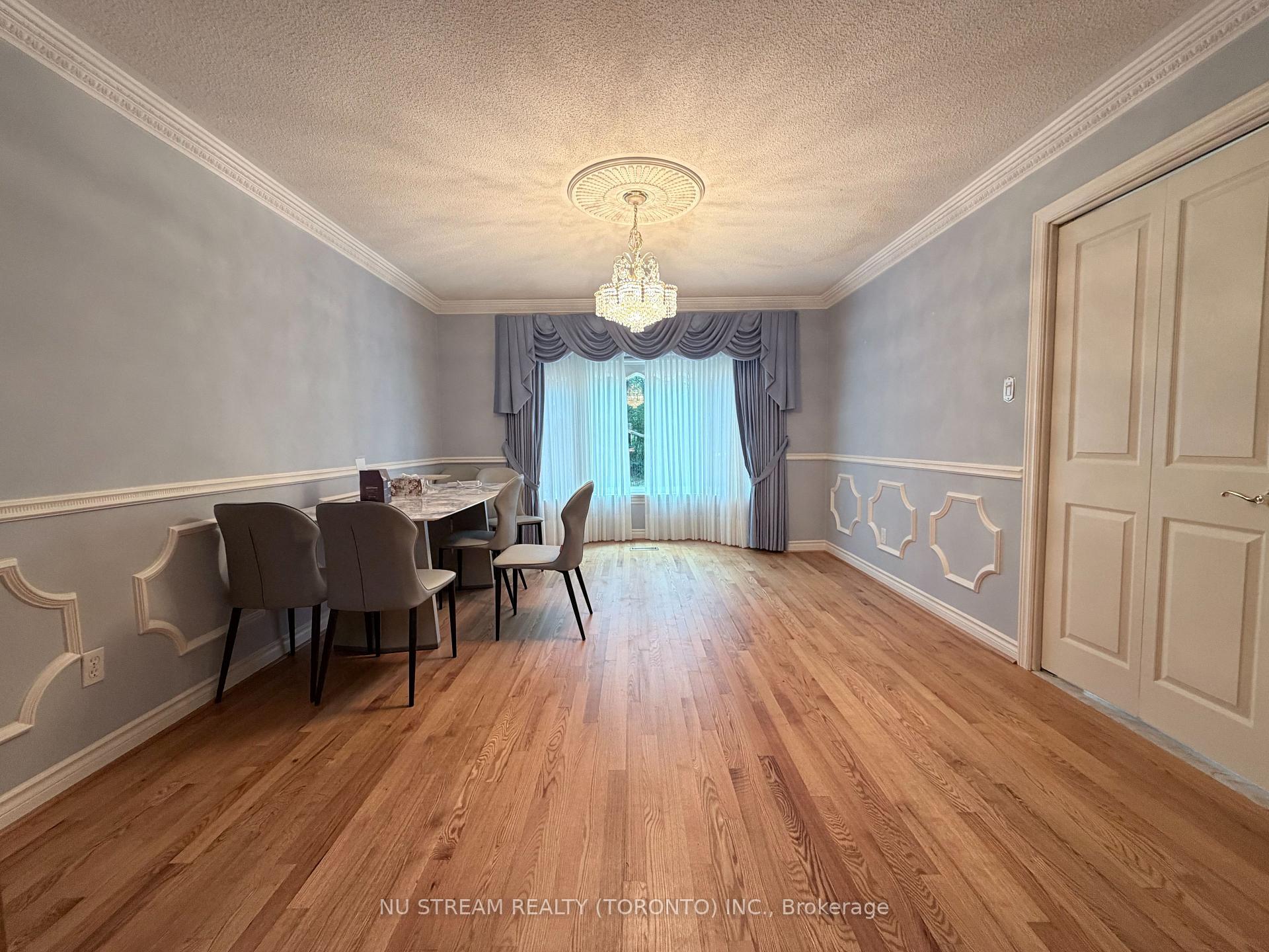 Photo 6 of 8 Roverdale Court, Markham, Unionville — HOMEH