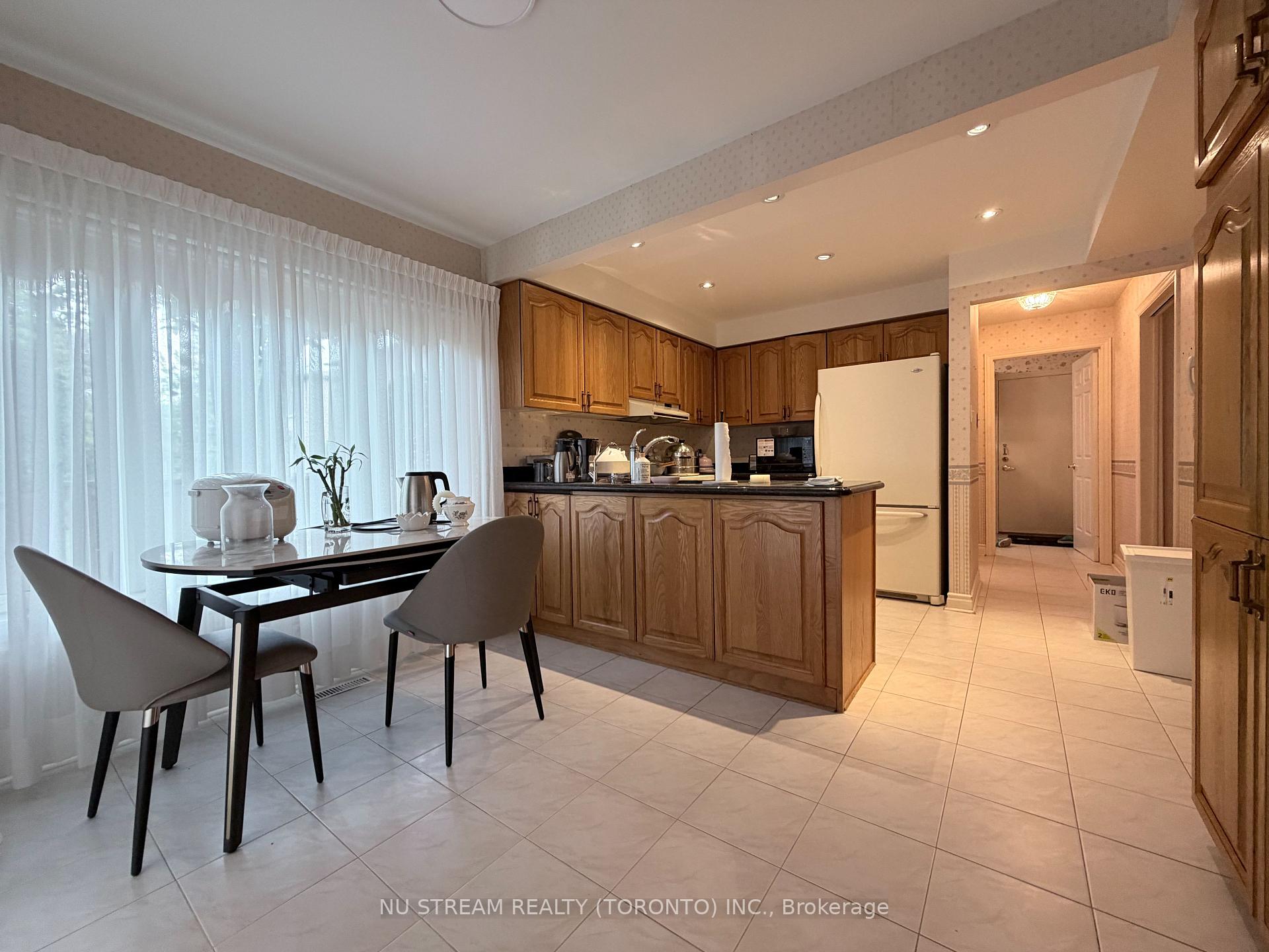Photo 7 of 8 Roverdale Court, Markham, Unionville — HOMEH
