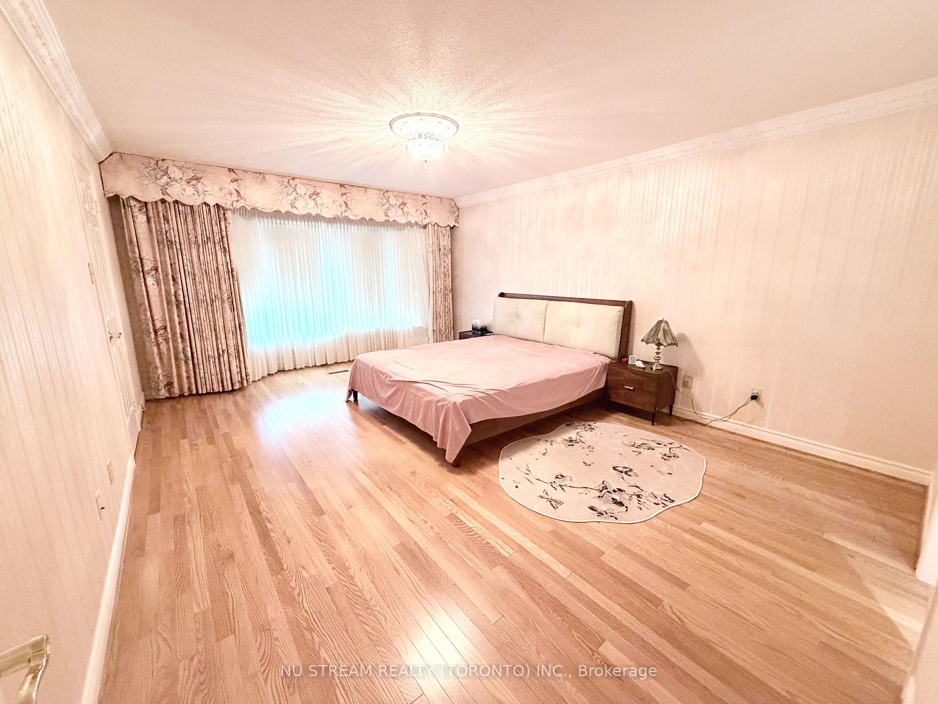 Photo 9 of 8 Roverdale Court, Markham, Unionville — HOMEH