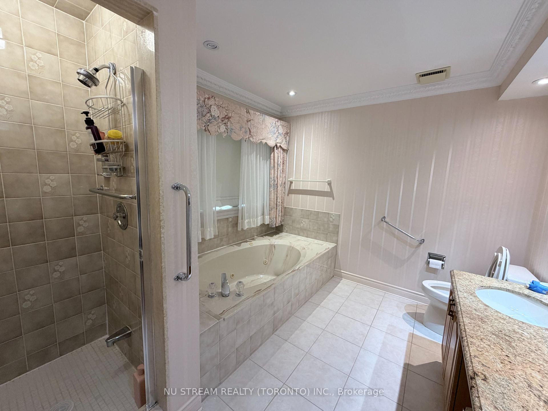 Photo 10 of 8 Roverdale Court, Markham, Unionville — HOMEH