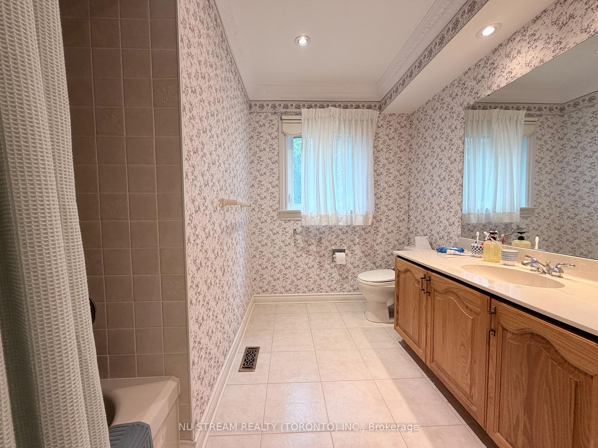 Photo 15 of 8 Roverdale Court, Markham, Unionville — HOMEH