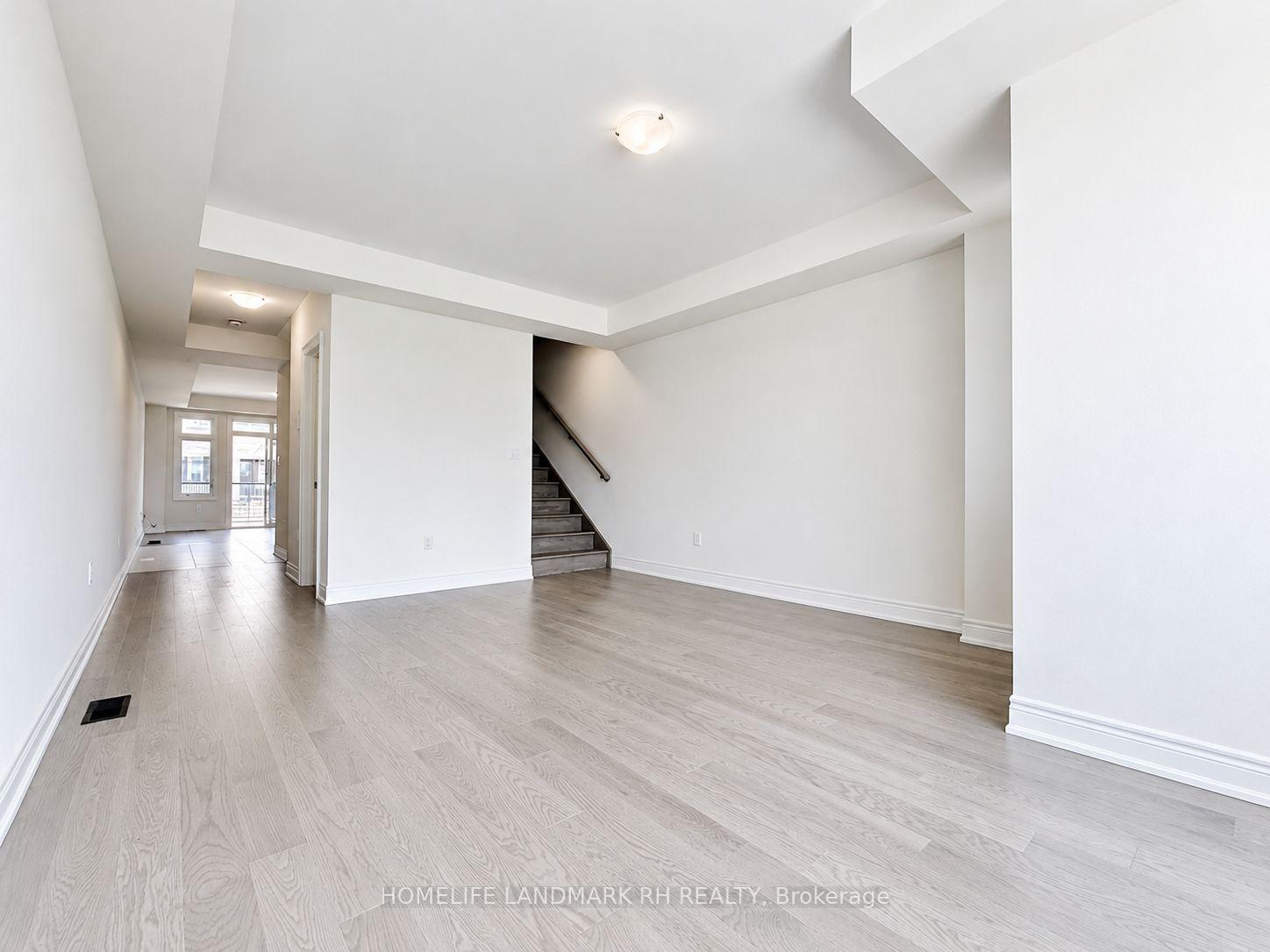 Photo 4 of 197 Berczy Green Drive, Markham, Rural Markham — HOMEH