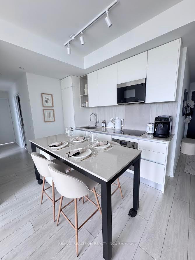 Photo 5 of Unit 1802, 39 Mary Street, Barrie, City Centre — HOMEH