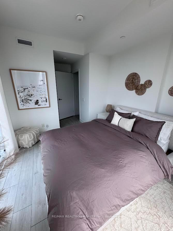 Photo 8 of Unit 1802, 39 Mary Street, Barrie, City Centre — HOMEH