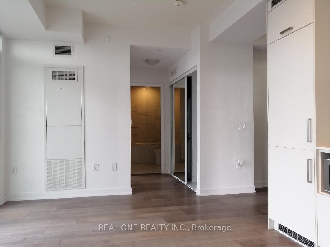 Photo 11 of Unit 2001, 38 Honeycrisp Crescent, Vaughan, Vaughan Corporate Centre — HOMEH