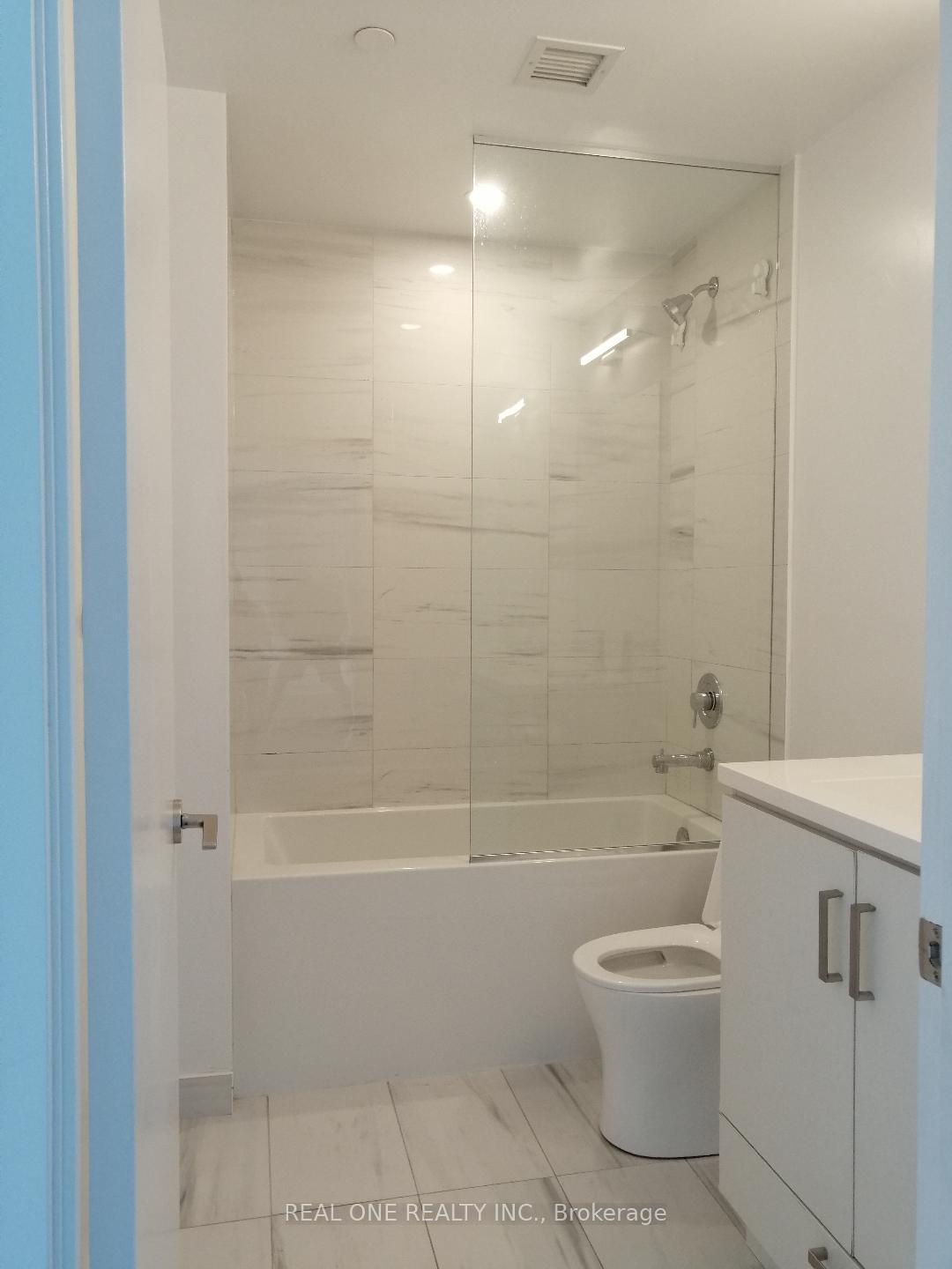 Photo 13 of Unit 2001, 38 Honeycrisp Crescent, Vaughan, Vaughan Corporate Centre — HOMEH